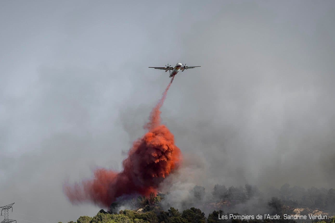 El fum i l'olor de cremat de l'incendi del sud de França arriben a diversos municipis de Catalunya