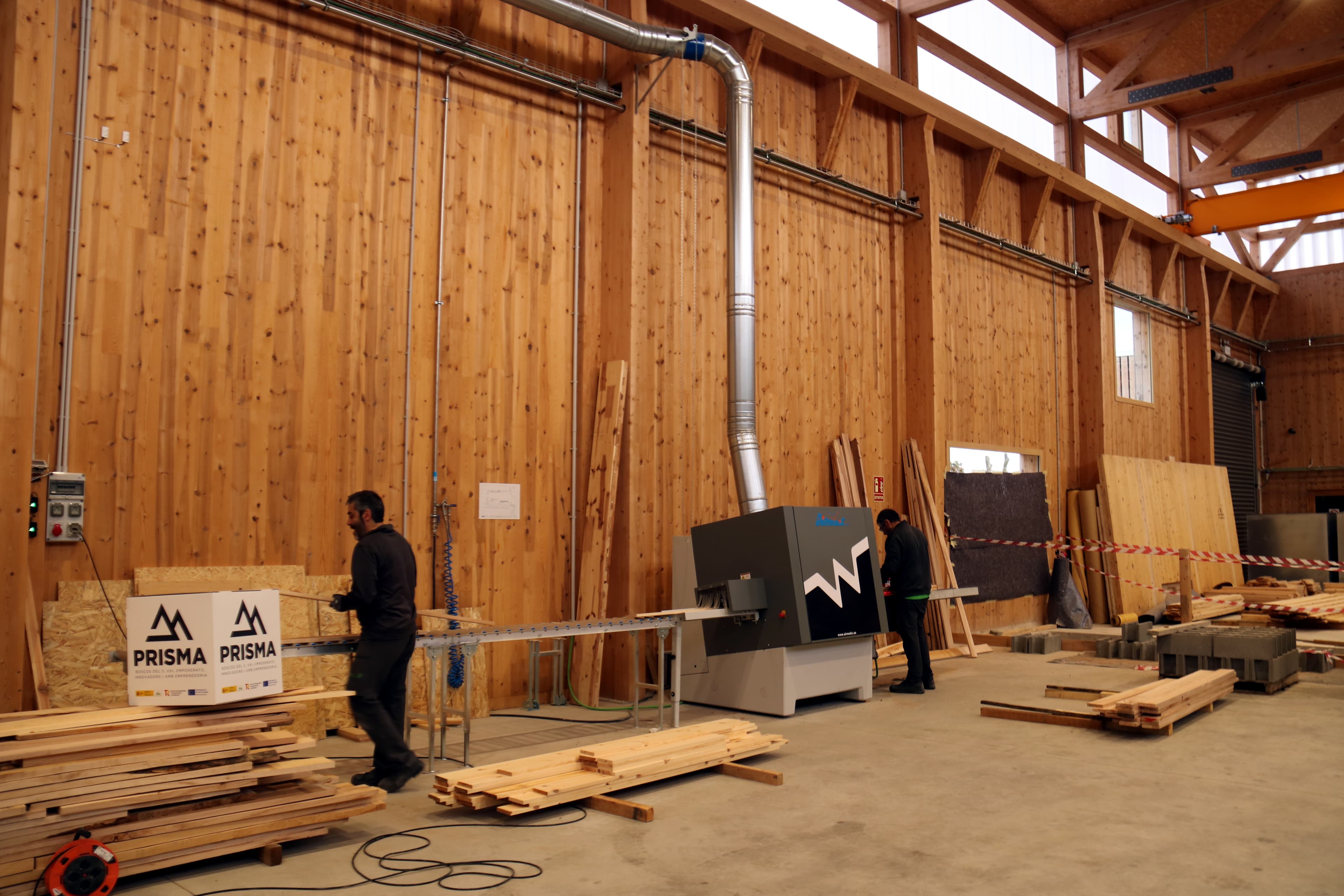 El Hub Forestal del Solsonès inicia les primeres proves per potenciar l’ús del pi roig i el faig en la construcció