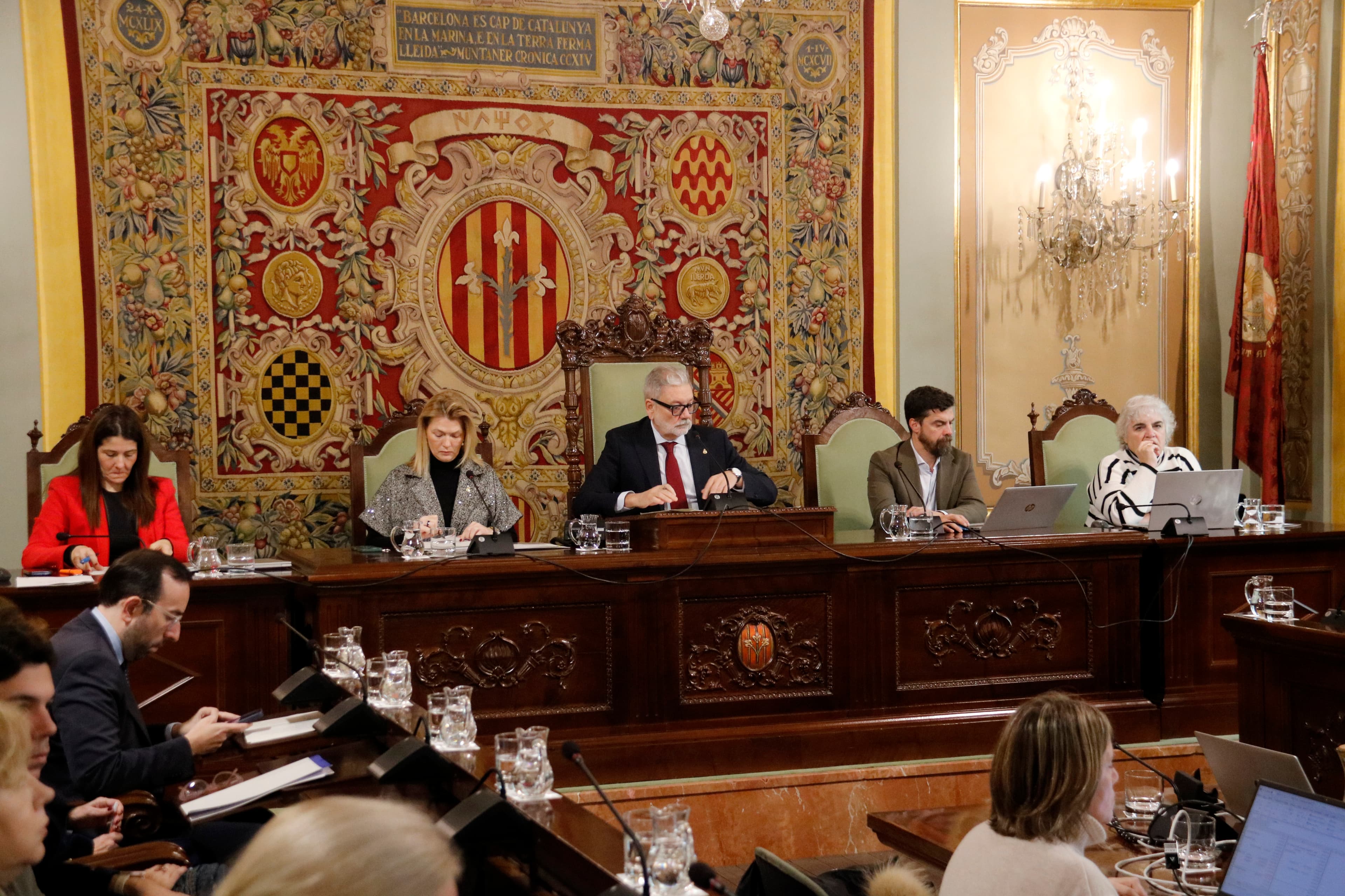 Fèlix Larrosa perd la qüestió de confiança i s’activa el cronòmetre perquè l’oposició presenti una moció de censura