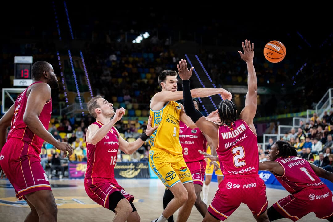 El Hiopos Lleida creix a partir de la defensa
