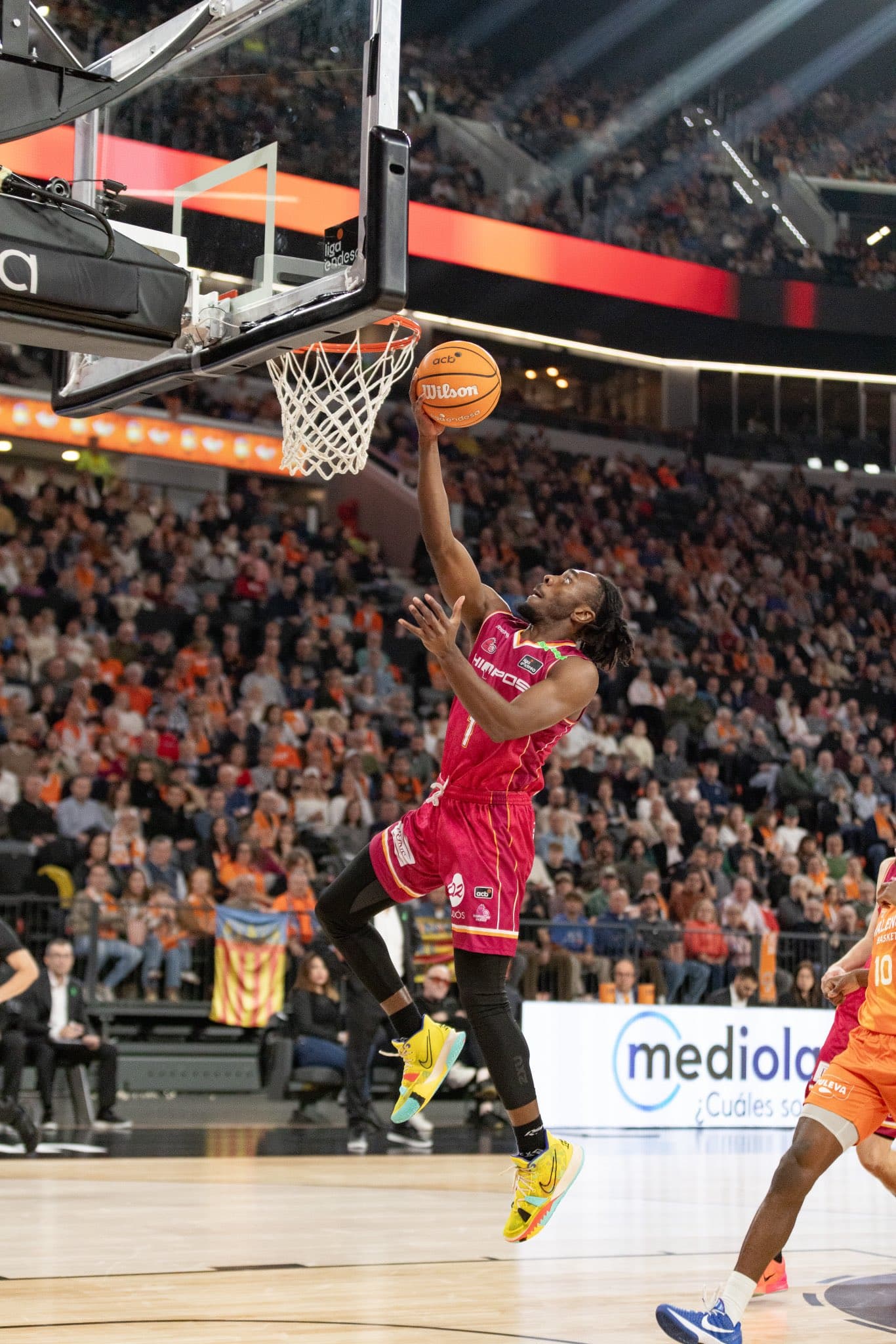 El Hiopos Lleida cau clarament a la pista del València Basket (101-65)