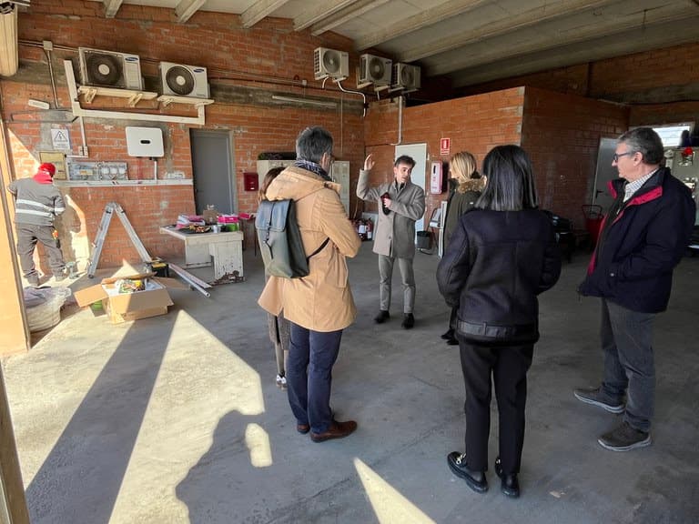 L’Empresa Municipal d’Agenda Urbana instal·la plaques solars en 5 dels seus edificis per reduir un 60% el seu consum