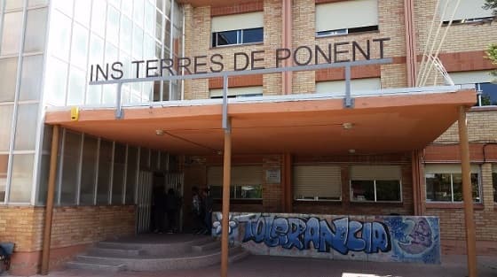 La comunitat educativa de l’Institut Terres de Ponent reclama que els pressupostos de la Generalitat incloguin la reforma del centre