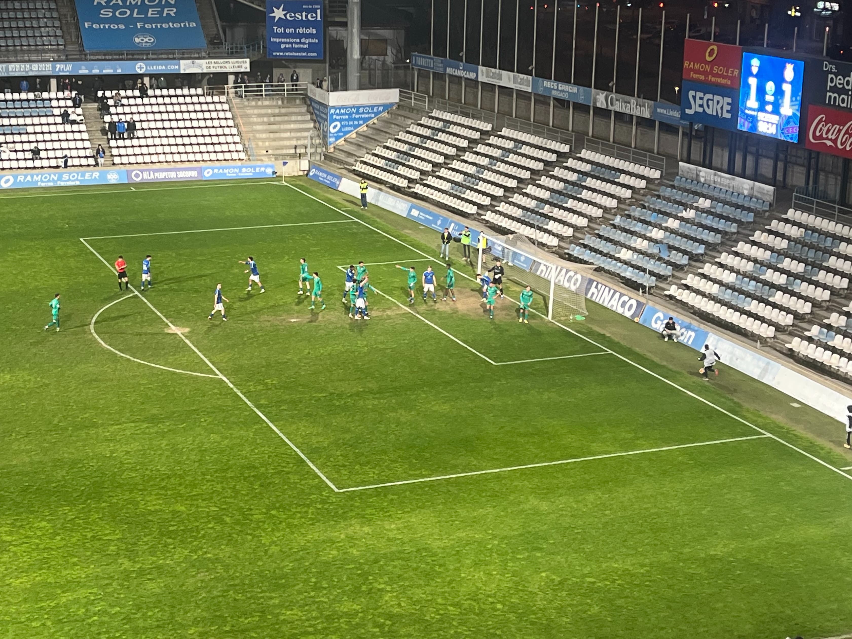 El Lleida deixa escapar dos punts amb polèmica al Camp d’Esports