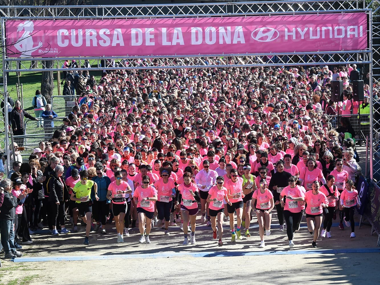 La Cursa de la Dona tenyeix Lleida de rosa amb una participació de rècord