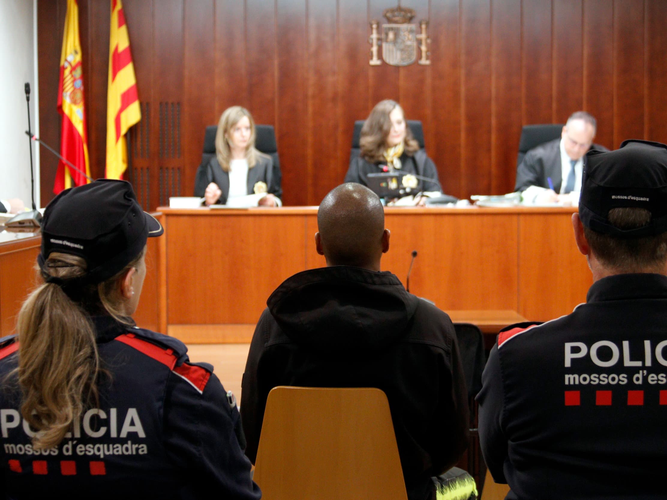 L'acusat de violar la parella i trencar una ordre d'allunyament a Bellpuig reconeix els fets en el judici