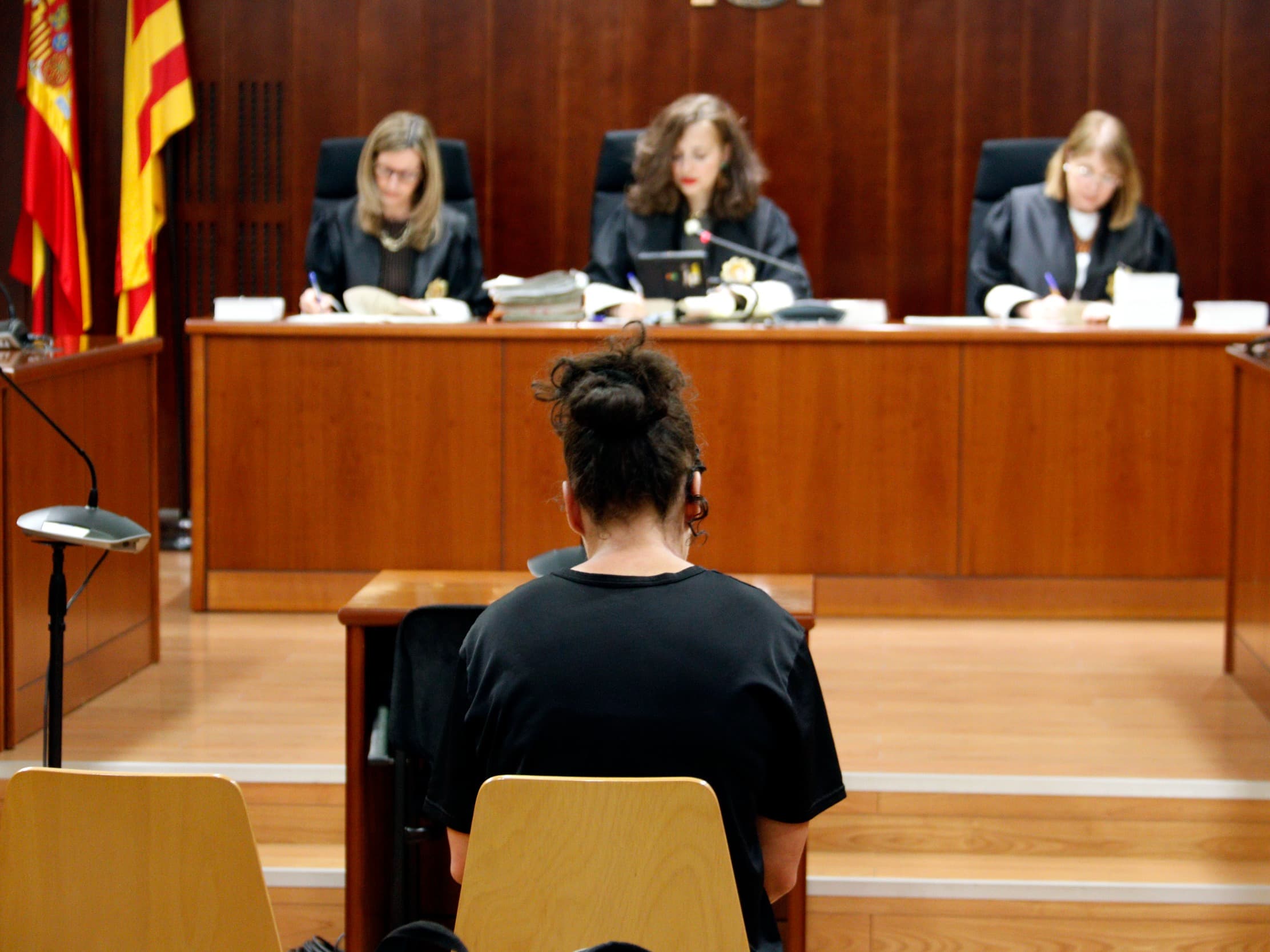 Condemnen a dos anys de presó la vigilant d’un centre de menors de Lleida per tocaments a una noia de 15 anys