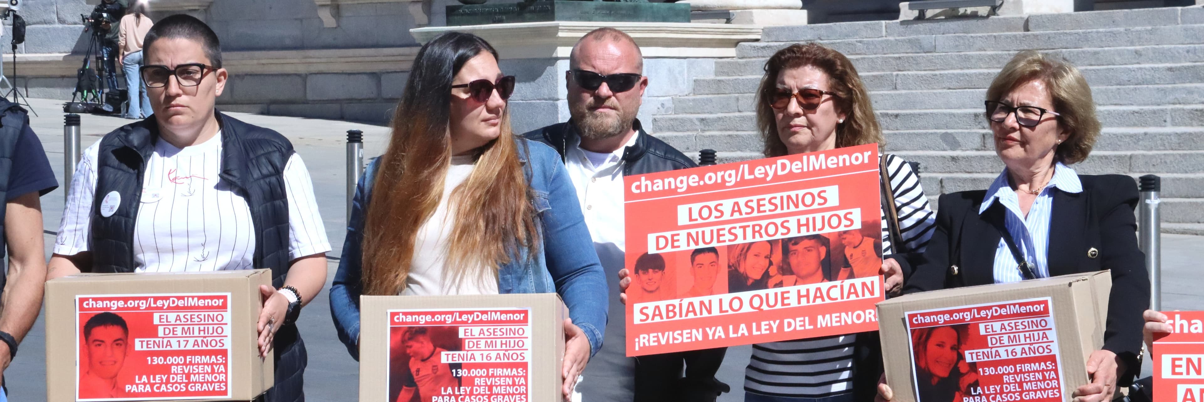 La família del jove assassinat a Tàrrega porta 130.000 firmes al Congrés per endurir les condemnes a menors