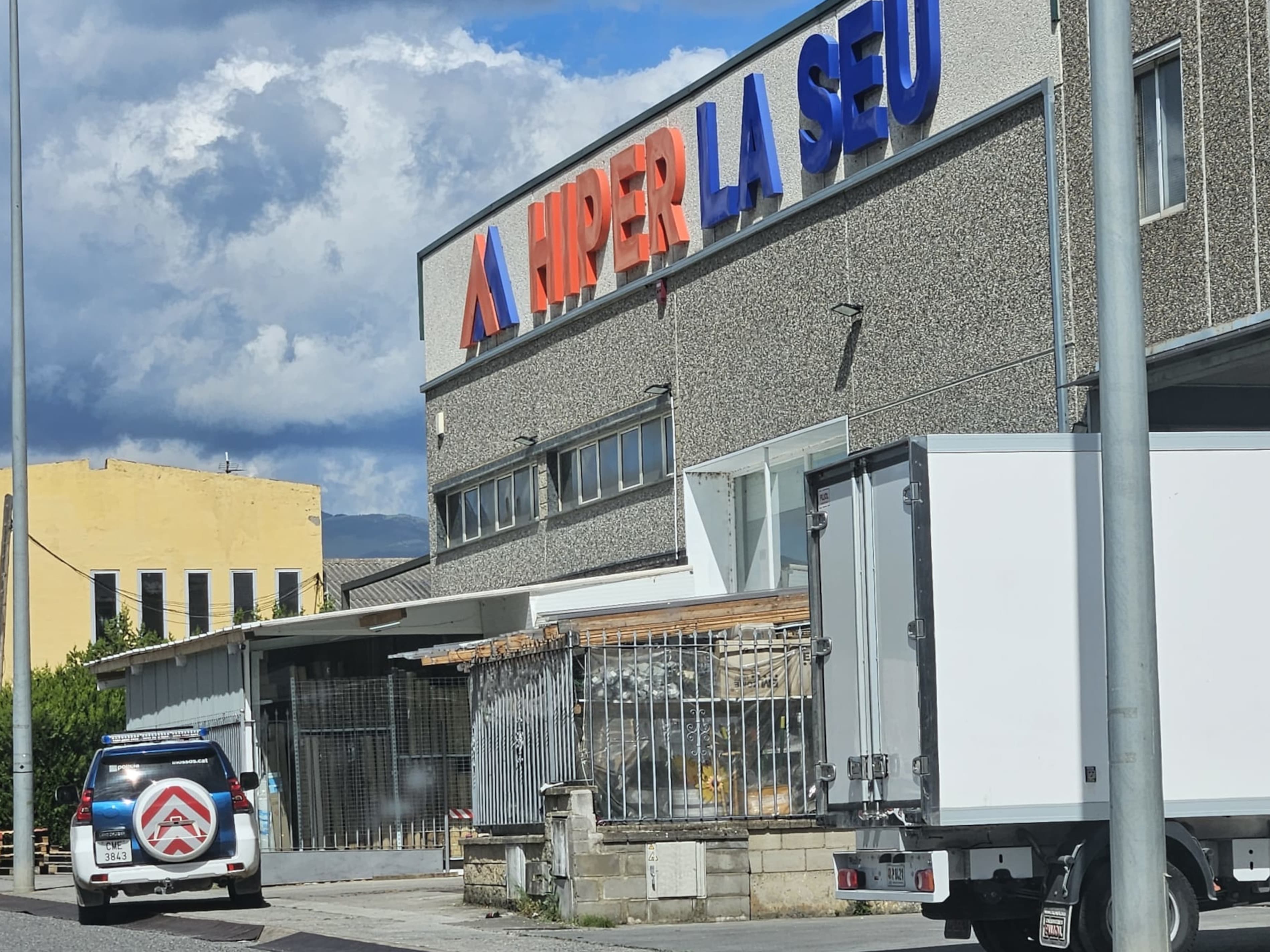 Detenen els tres responsables d'un basar de Montferrer i Castellbò per tràfic il·legal de mà d'obra