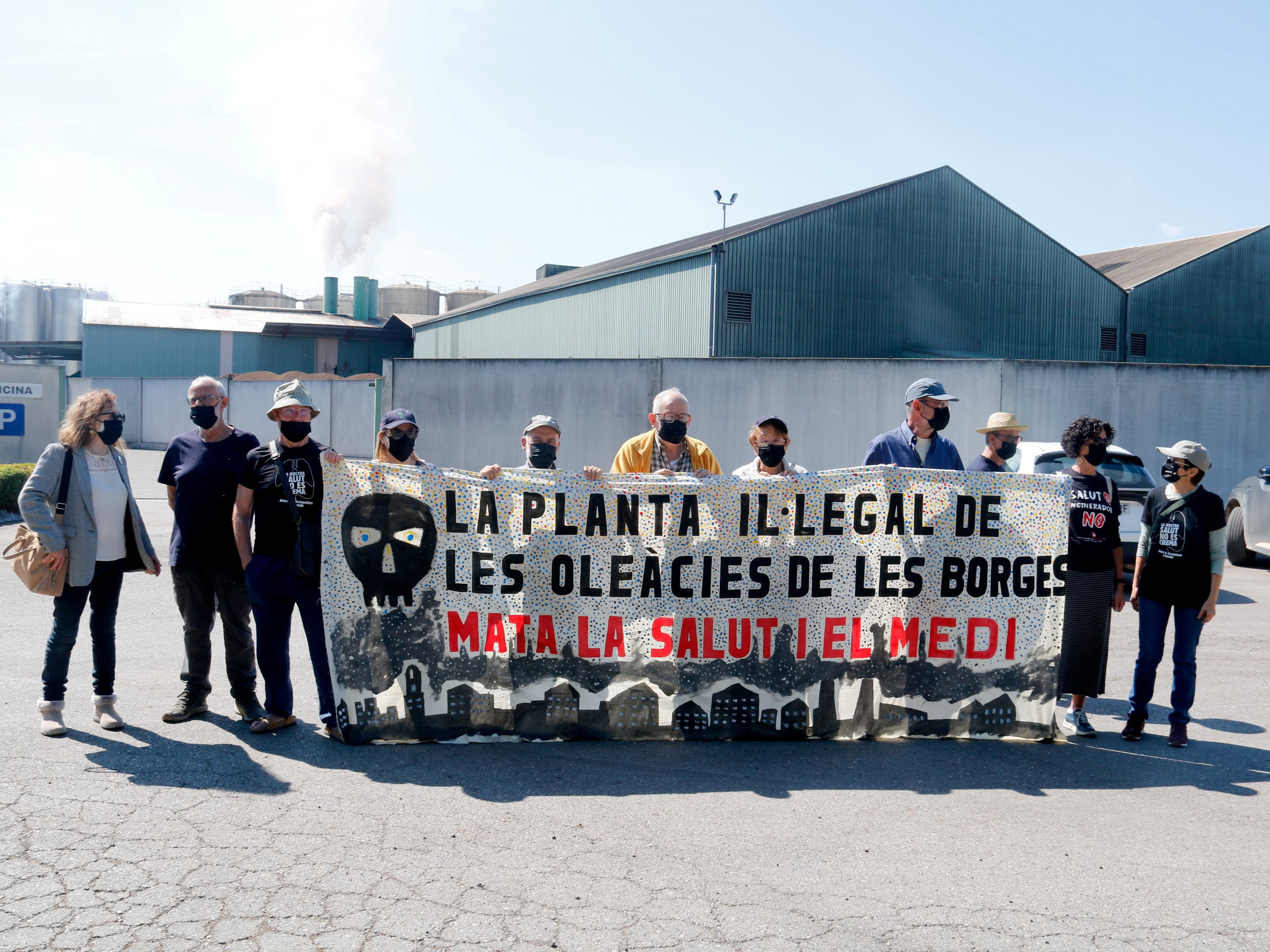 Ipcena i veïns de les Garrigues denuncien males olors i contaminació per part d'una empresa d'extracció de pinyola