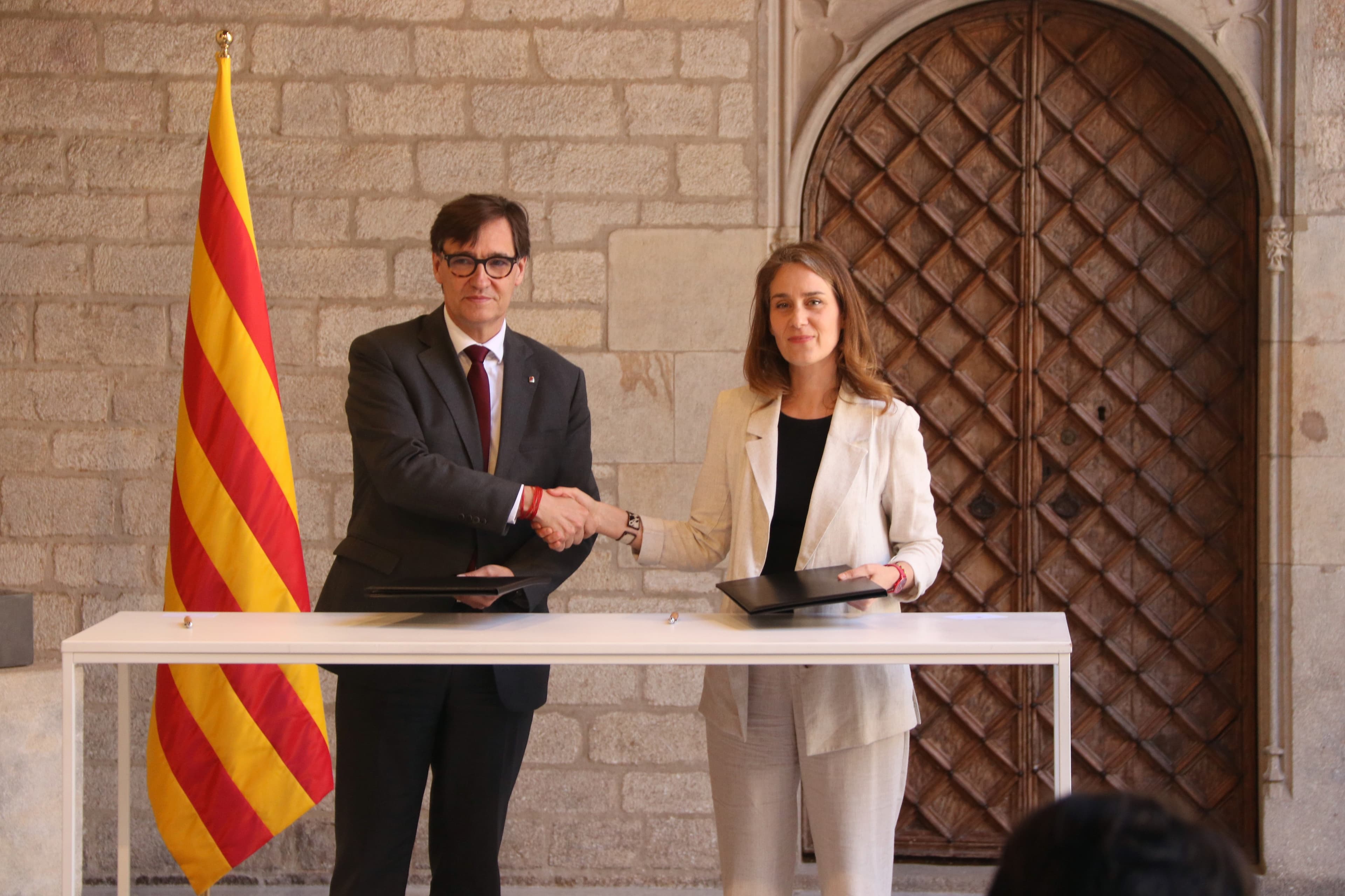 El Govern i els Comuns tanquen un acord pels pressupostos que inclourà 2.500 milions d’euros per a habitatge i 1.200 pel Pla Barris