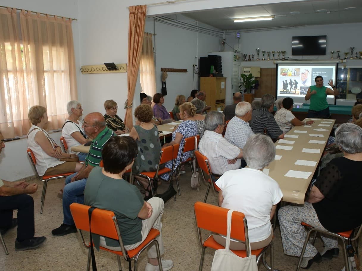 Un centenar de persones formen part de la 1a edició dels tallers ‘Ciència i Benestar’