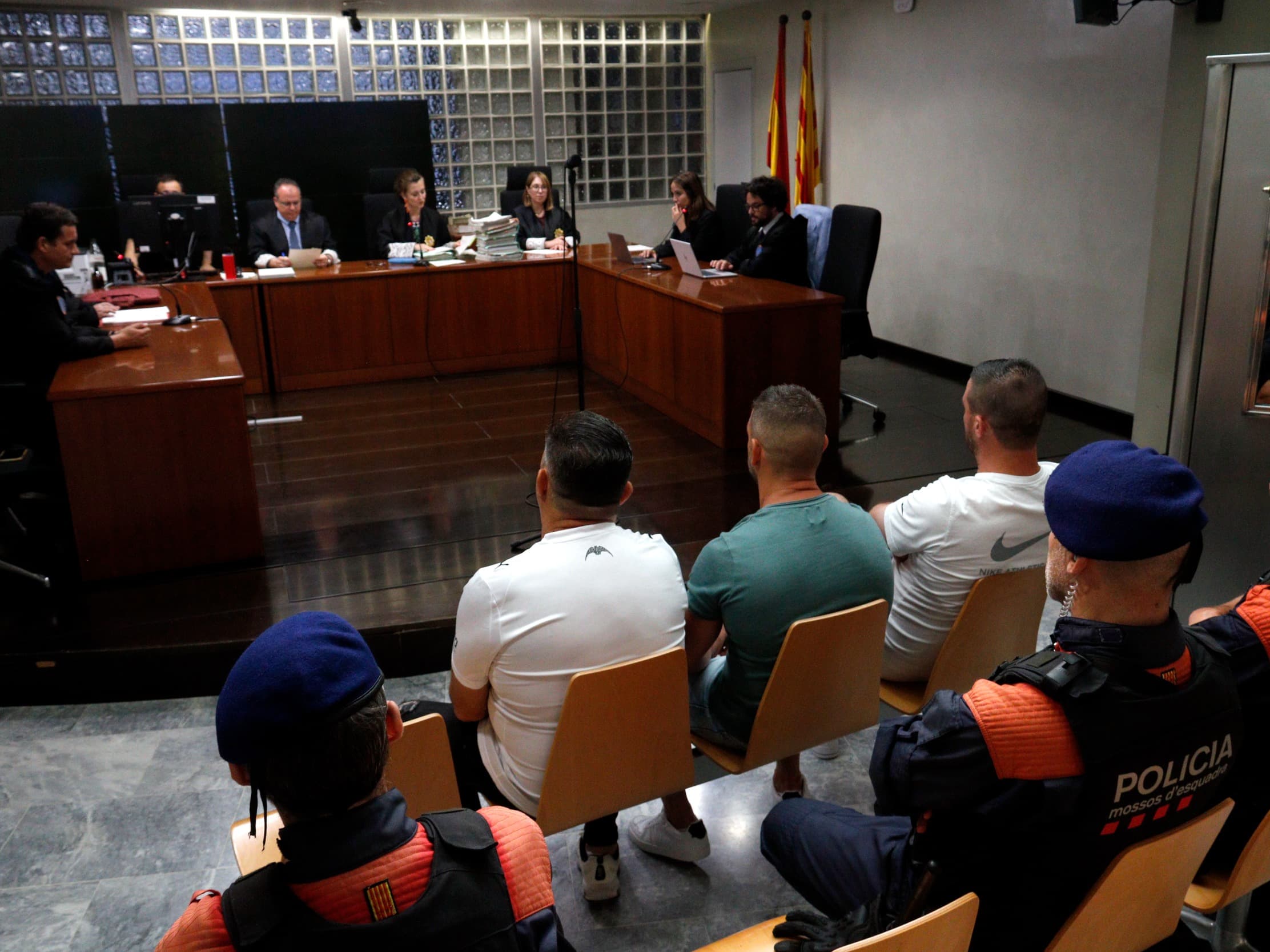 Condemnats tres atracadors a poc més de 4 anys de presó per robar 115.000 euros d'un banc d'Oliana