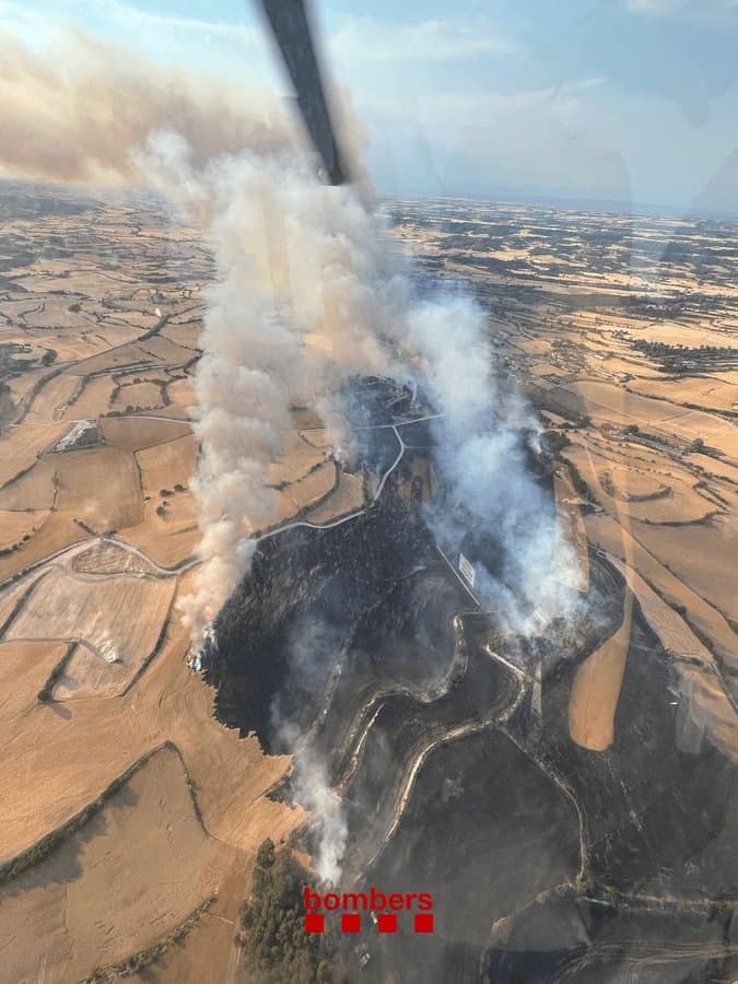 Confinats Pallerols i Ribera d’Ondara per un incendi de camps de cereal sense segar a la Segarra