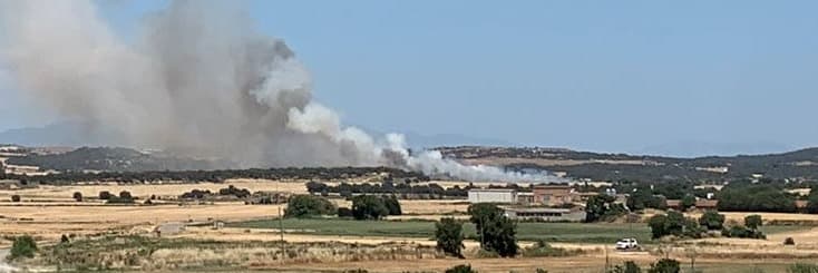 Un incendi agrícola crema un camp de cultiu de Les Puelles a l’Urgell