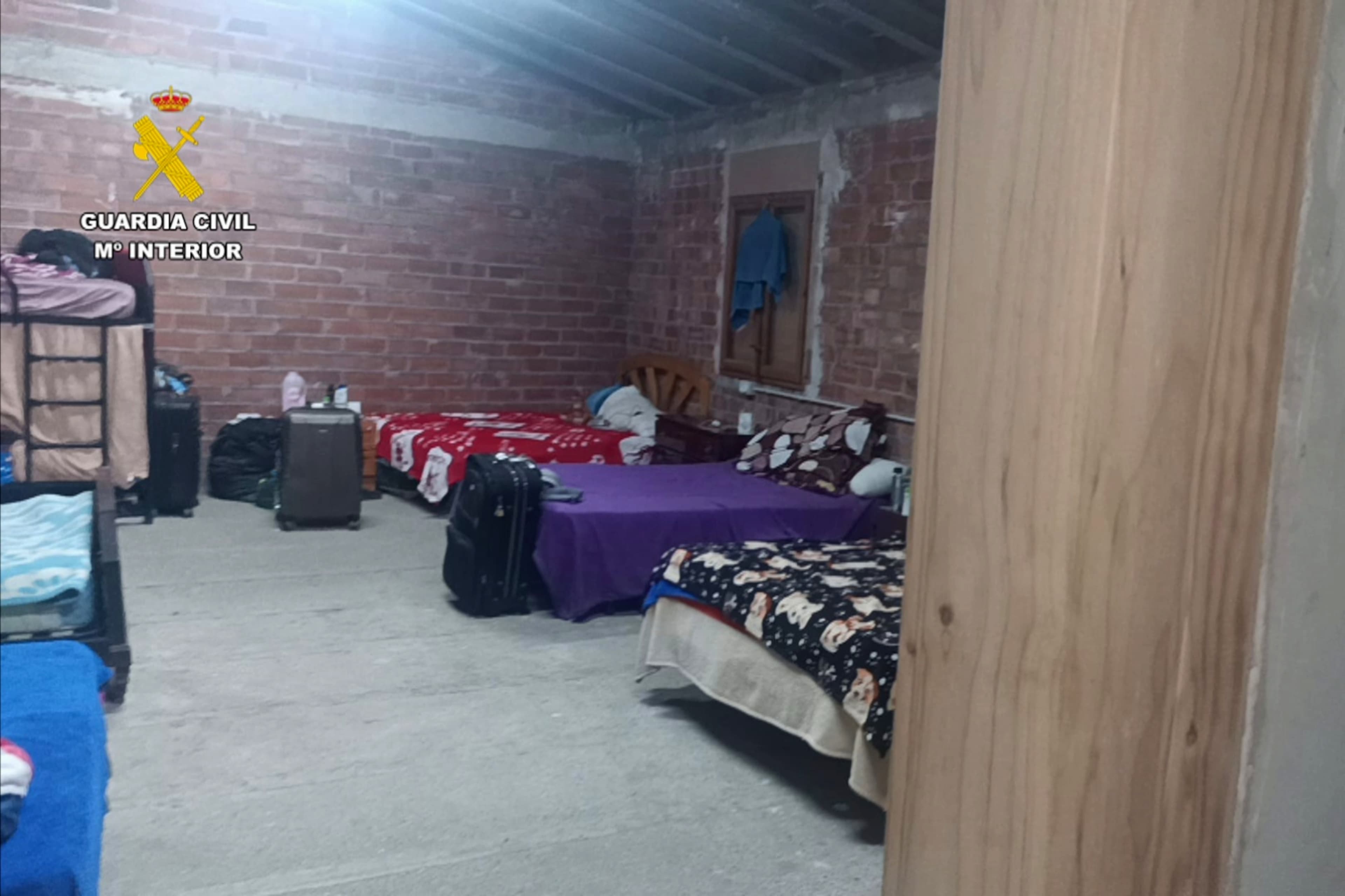 Dos investigats per tracte degradant i oferir un habitatge insalubre a temporers a la Franja
