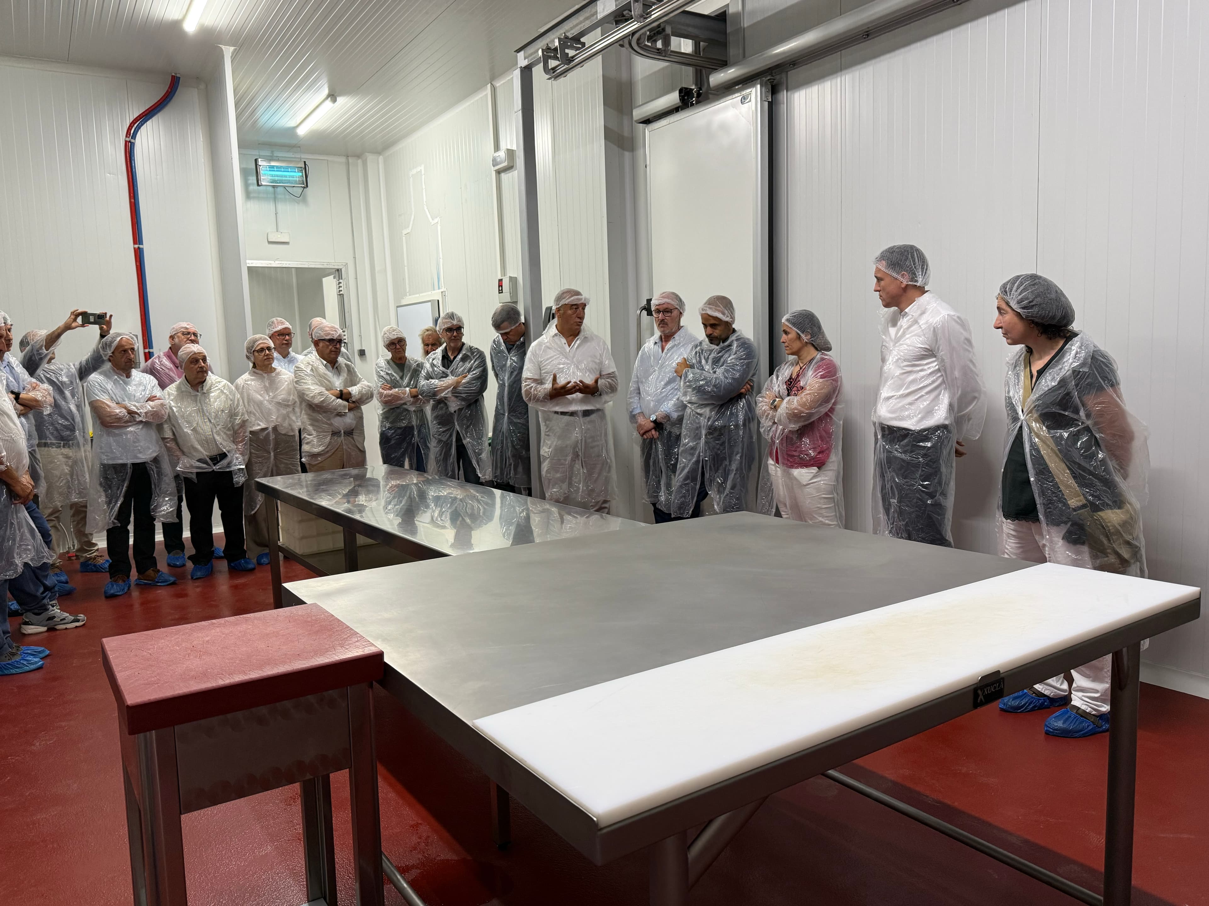 La sala de desfer de Sort permetrà als ramaders de la comarca comercialitzar la carn que produeixen
