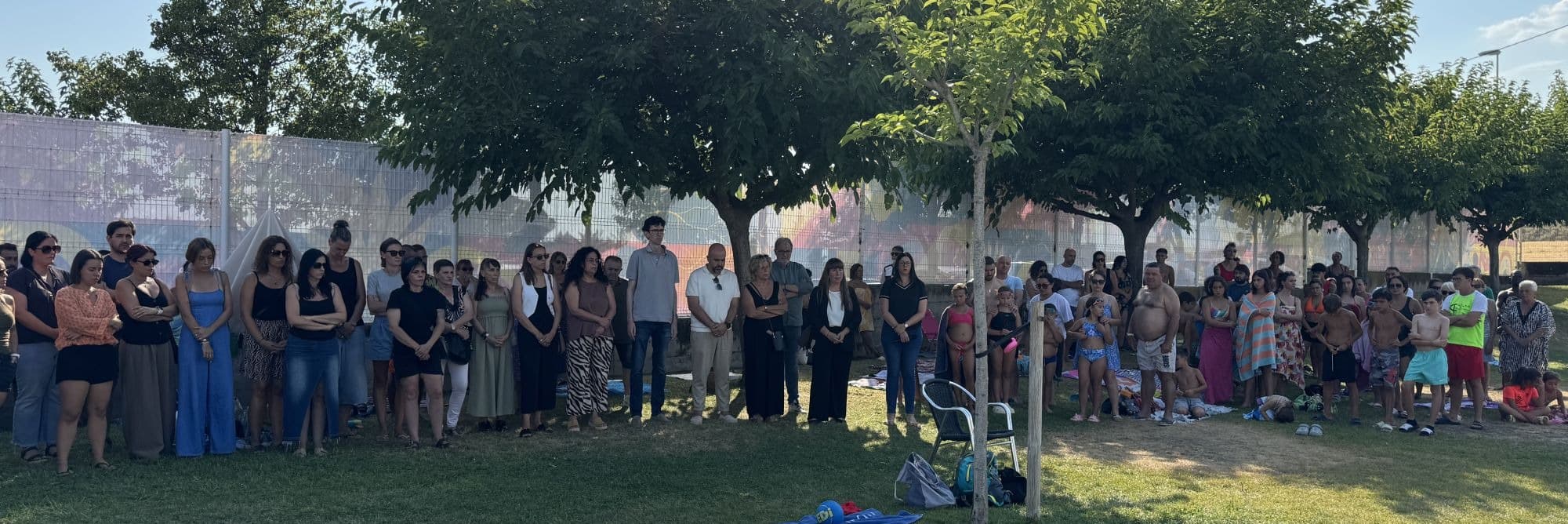 Balaguer guarda un minut de silenci en record de la menor morta a les piscines del Secà