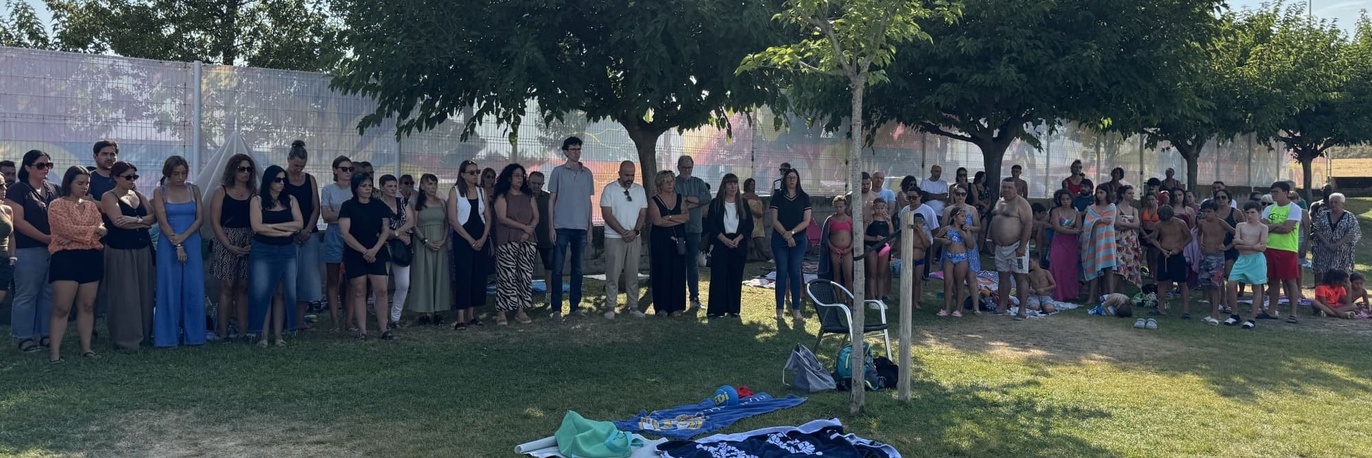 Balaguer guarda un minut de silenci en record de la menor morta a les piscines del Secà