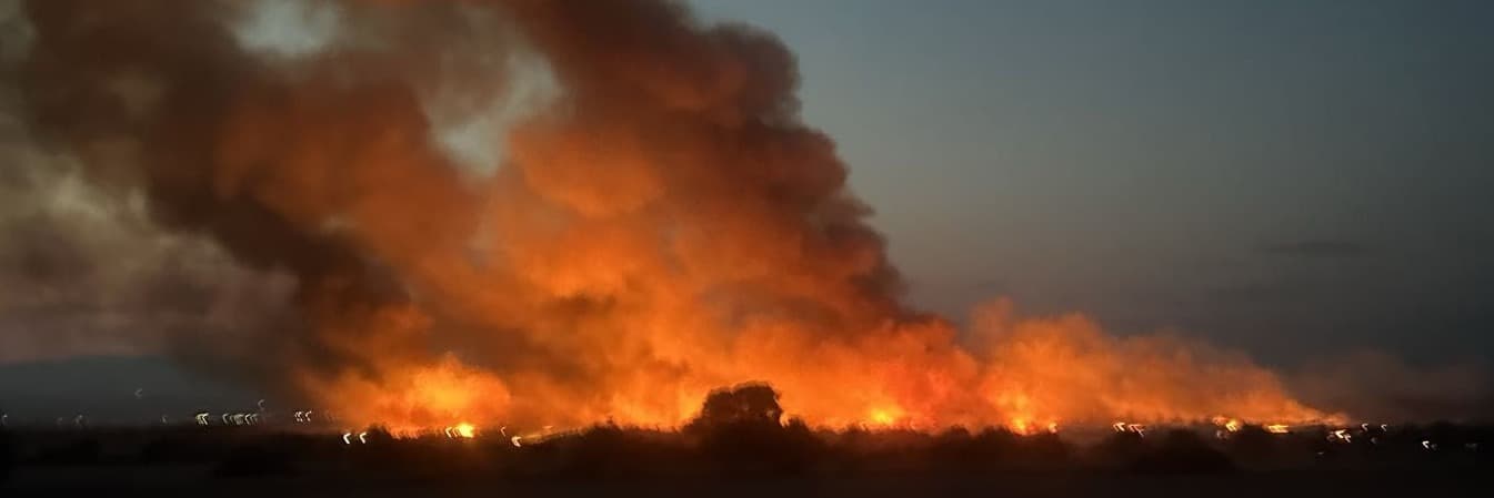 Els Bombers treballen per controlar dos incendis simultanis a Ponent, un a Mollerussa i l'altre a Guimerà