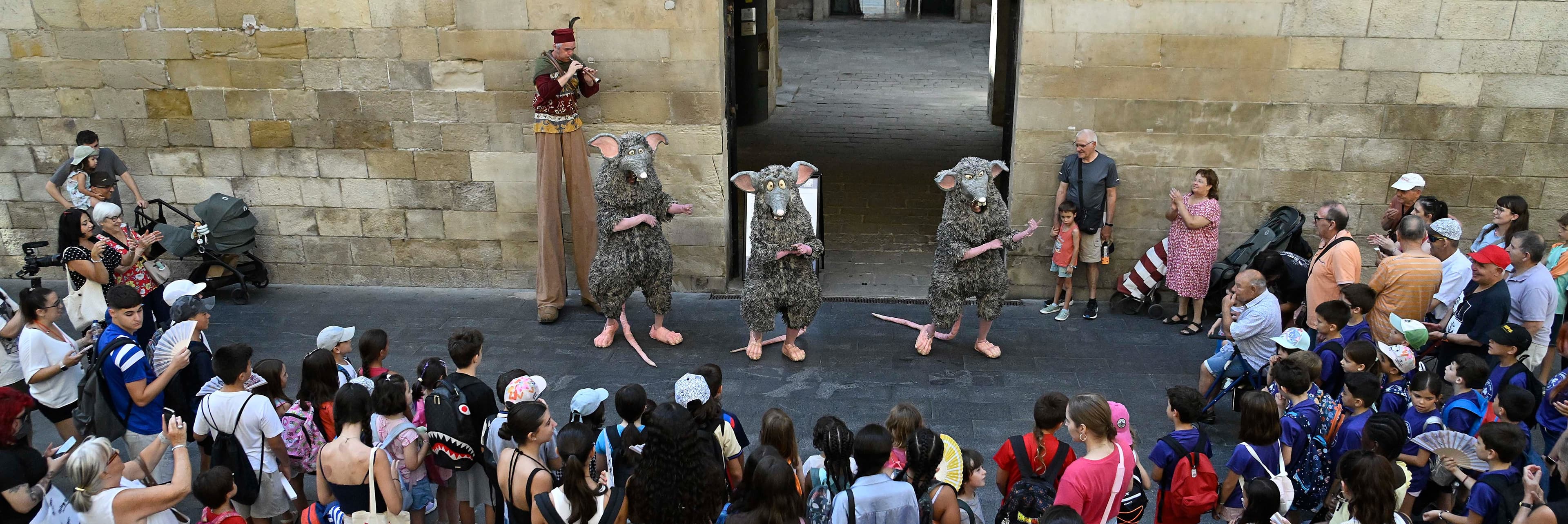 L’espectacle de carrer de Campi Qui Pugui i el circ poètic d’Yldor omplen de vida els espais de la Festa Major de l’IEI