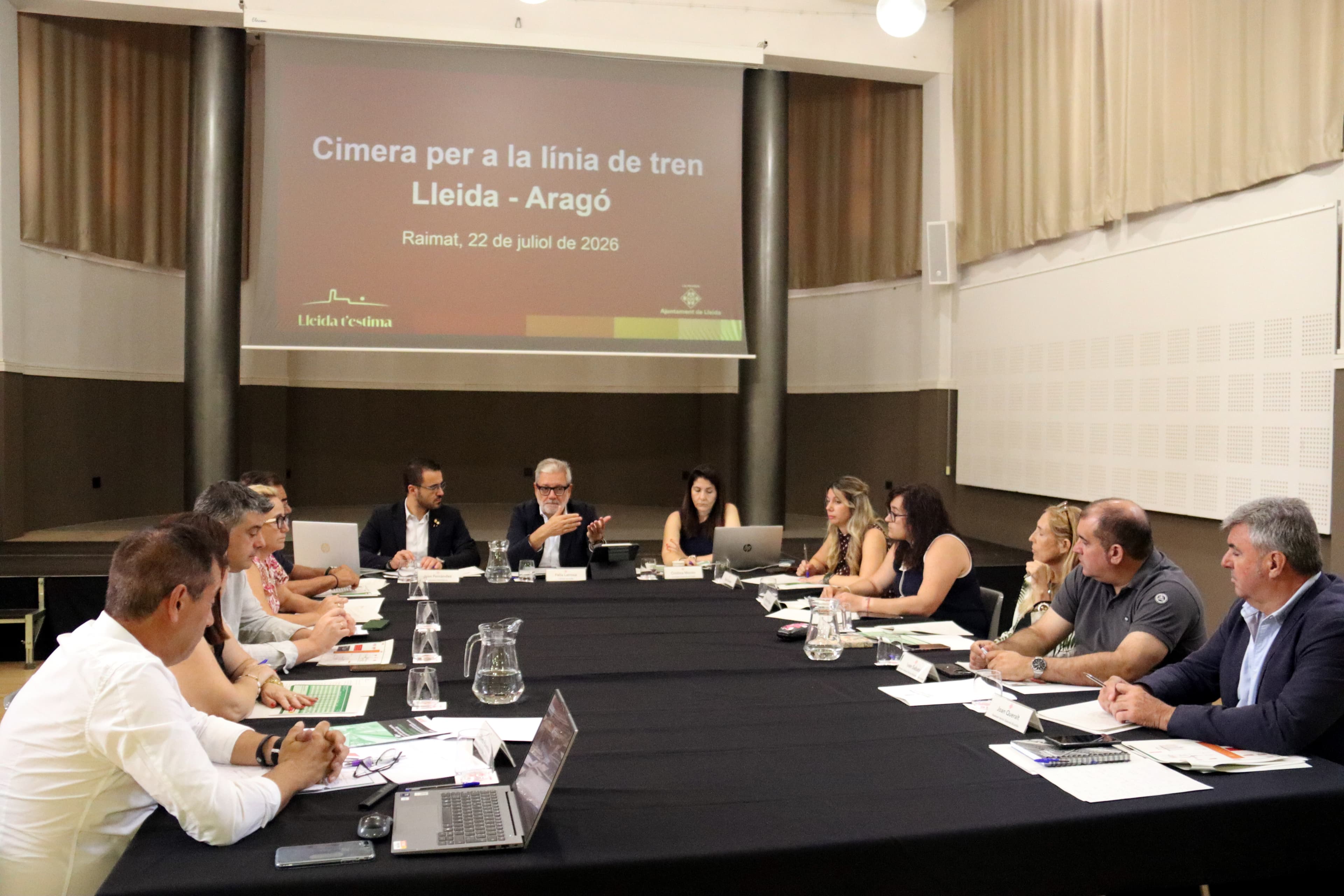 Els alcaldes de Lleida i la Franja uneixen forces per reclamar més trens a la línia de Montsó