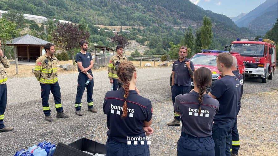 L'incendi de Senet continua actiu, però amb el perímetre estabilitzat