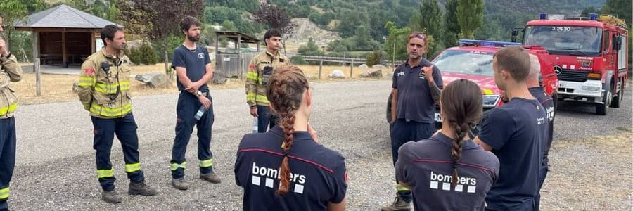 Els Bombers retiren els efectius terrestres de l'incendi de Senet per la inestabilitat meteorològica