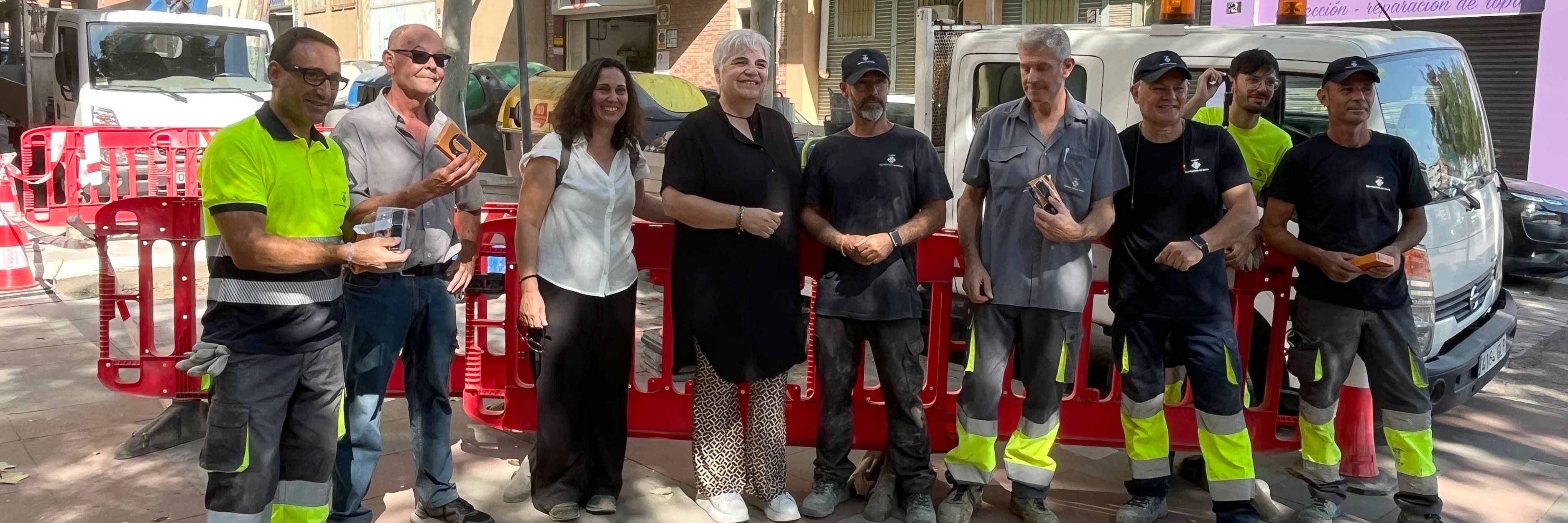 La Paeria equipa amb polseres intel·ligents treballadors municipals que fan feina al carrer per prevenir cops de calor