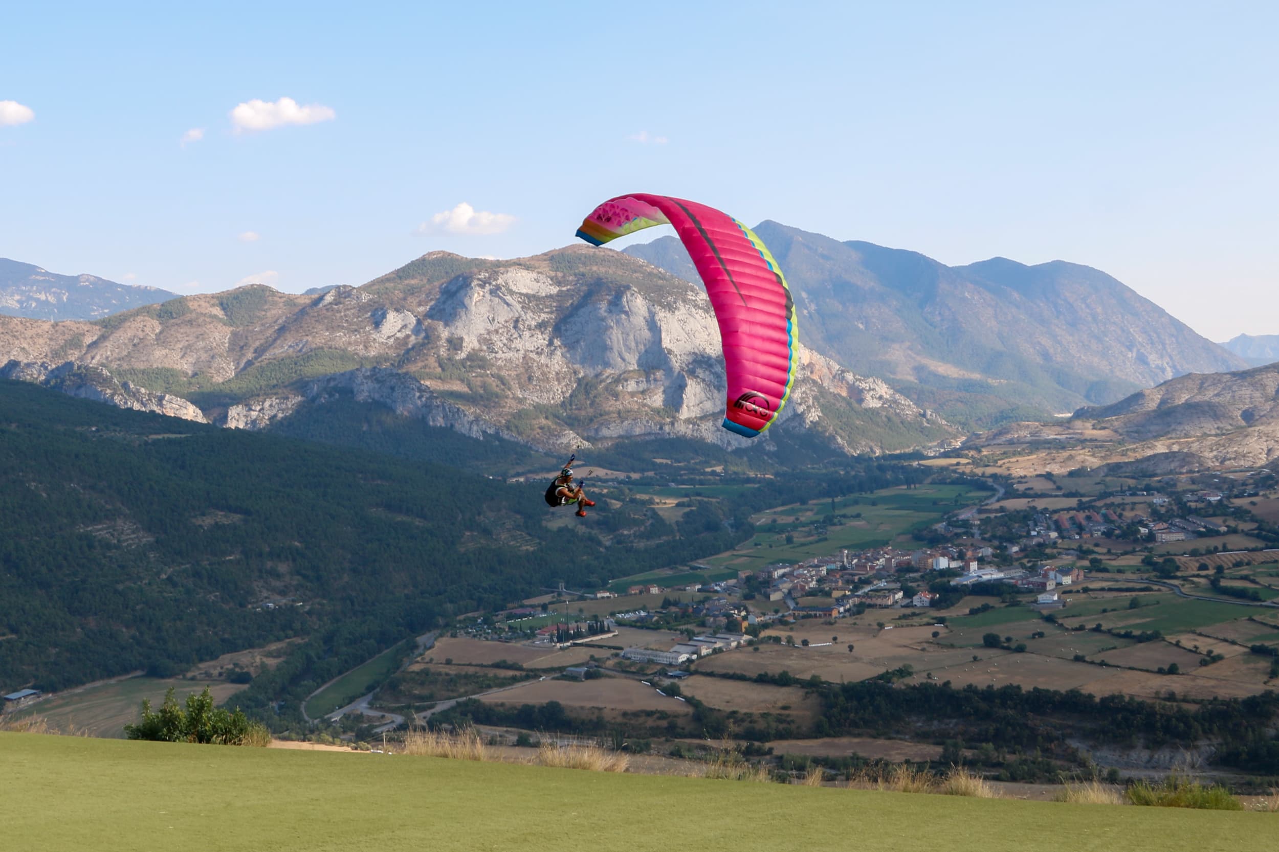 Aeroports de Catalunya prova un sistema a Organyà per comptabilitzar el parapent amb l’Aeroport Andorra-La Seu d’Urgell