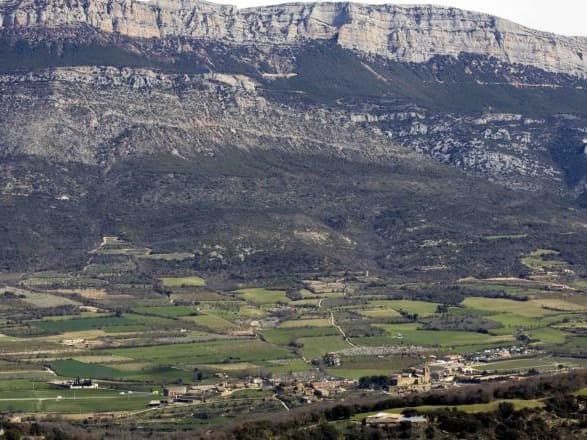 Els Mossos d’Esquadra segueixen buscant el parapentista belga desaparegut dissabte a Àger, a la Noguera