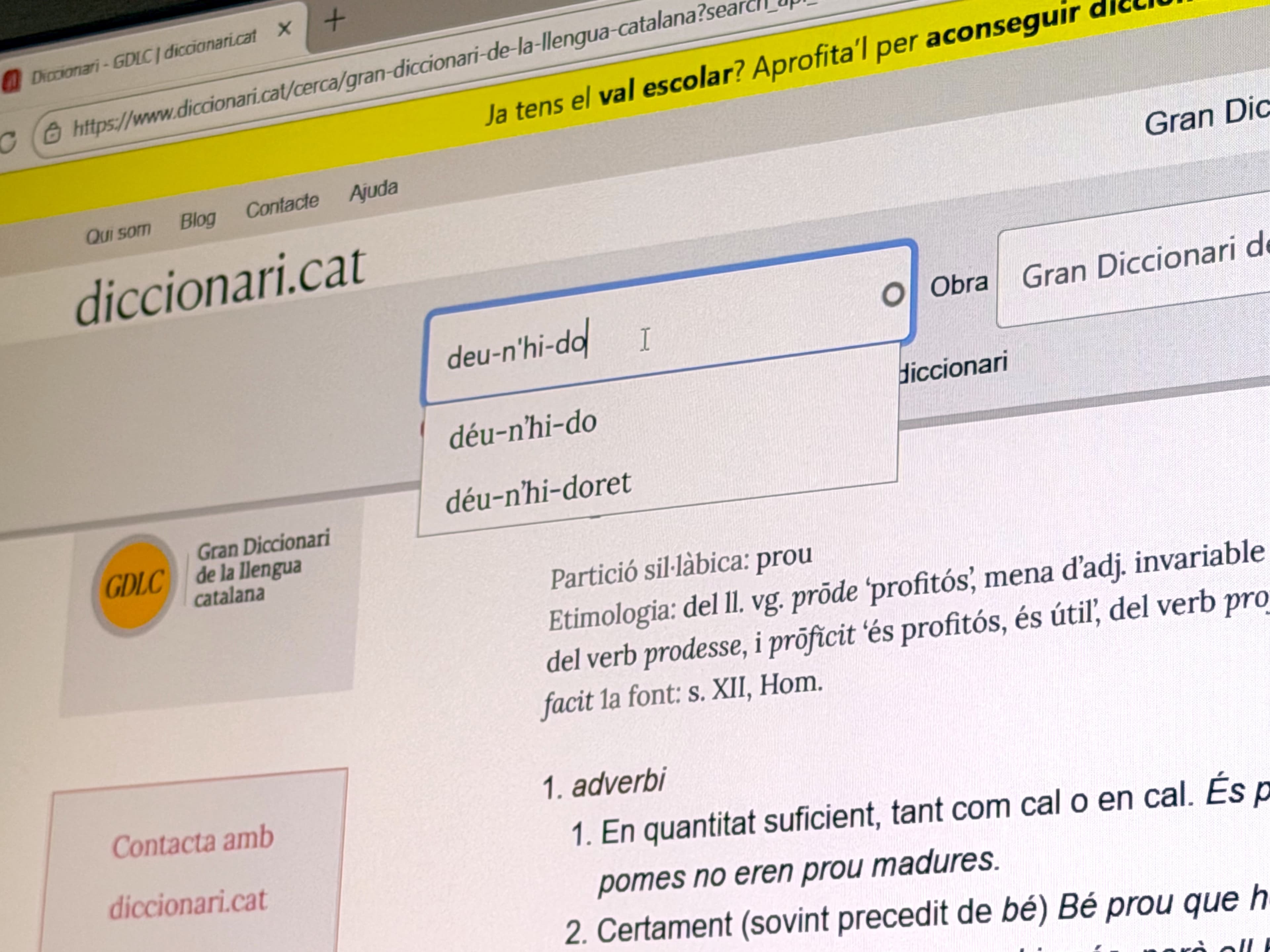 ‘Déu-n’hi-do’, ‘badar, ‘compte' i ‘biaix’ son algunes de les paraules més consultades al Diccionari.cat durant el 2025