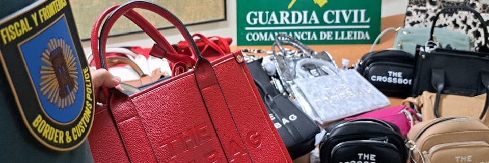 La Guàrdia Civil intervé a la Seu d’Urgell 39 bosses de mà falsificades valorades en més d’11.000 euros
