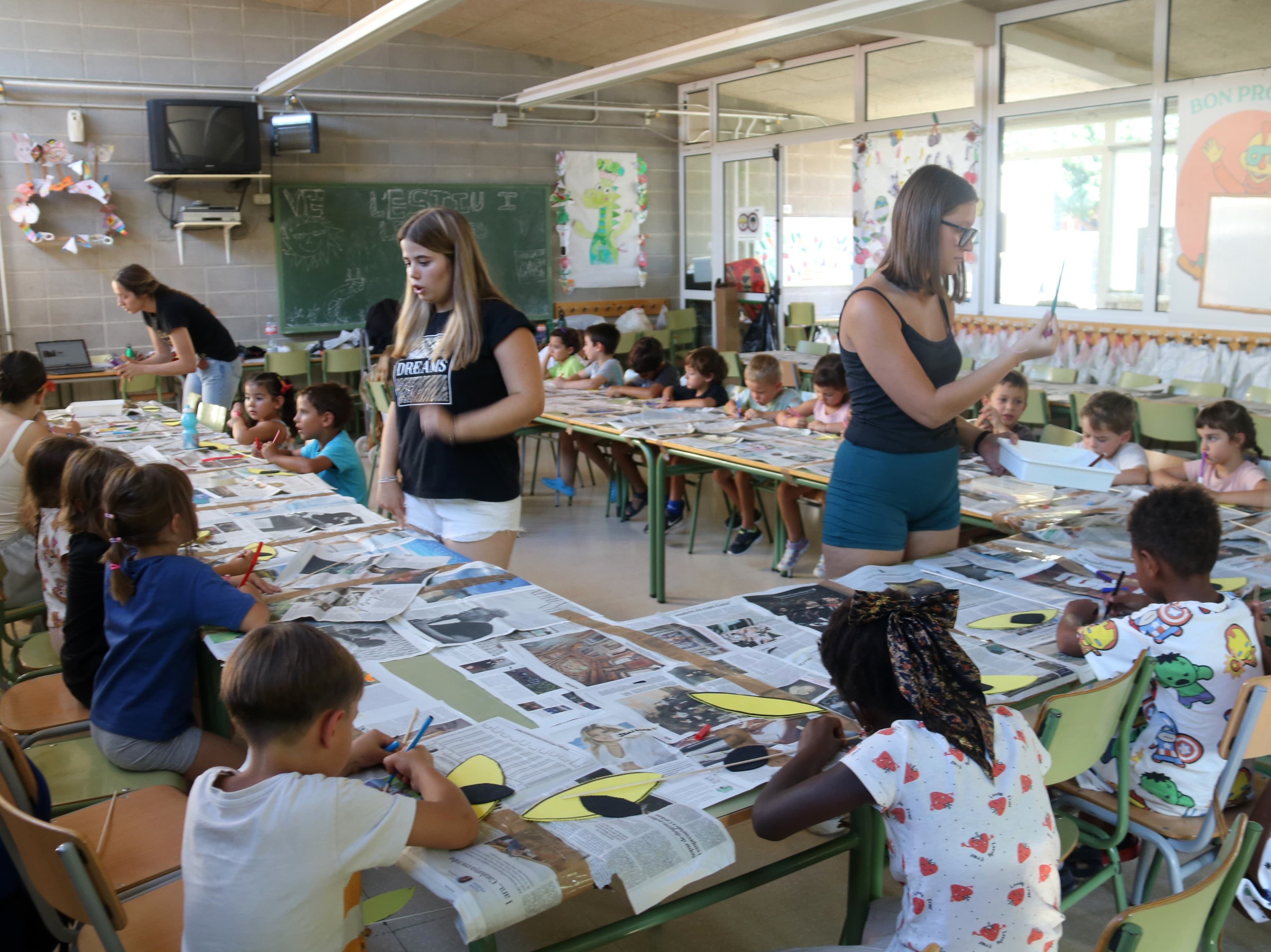 Un centenar d’infants ultimen els detalls dels tallers de l’Aquelarret per formar part de l’Aquelarre de Cervera