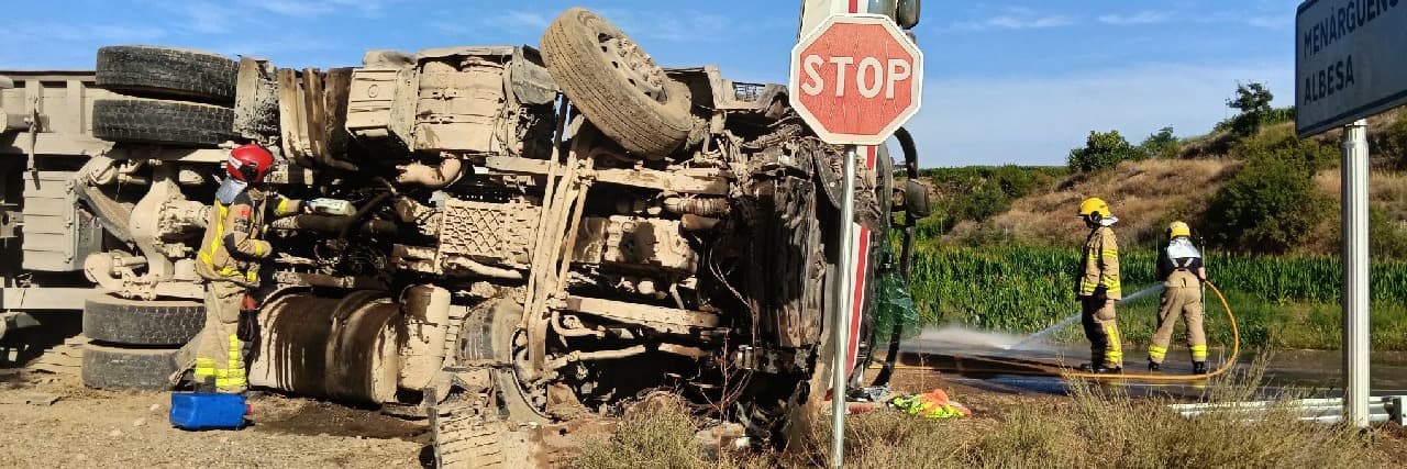 Ferit lleu el conductor d’un camió que ha bolcat a la C-12, a Menàrguens