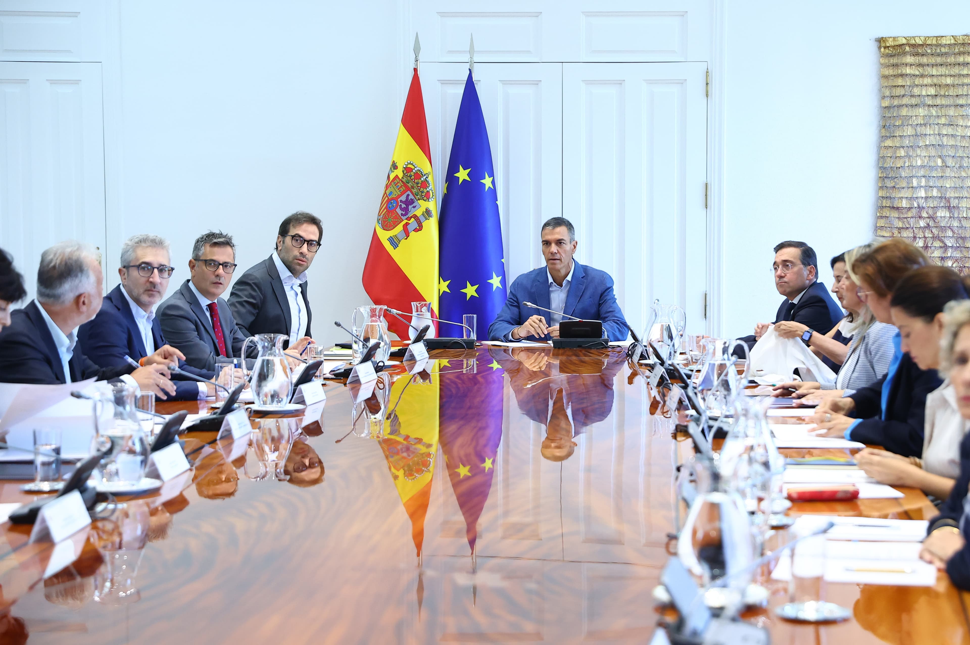 L’executiu espanyol assegura que "estudiarà" l’informe que relaciona el Marroc amb l'allau migratòria a Ceuta