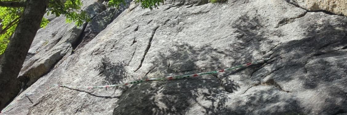 Tanquen dues vies d’escalada a la Vall de Boí per un bloc de roca inestable
