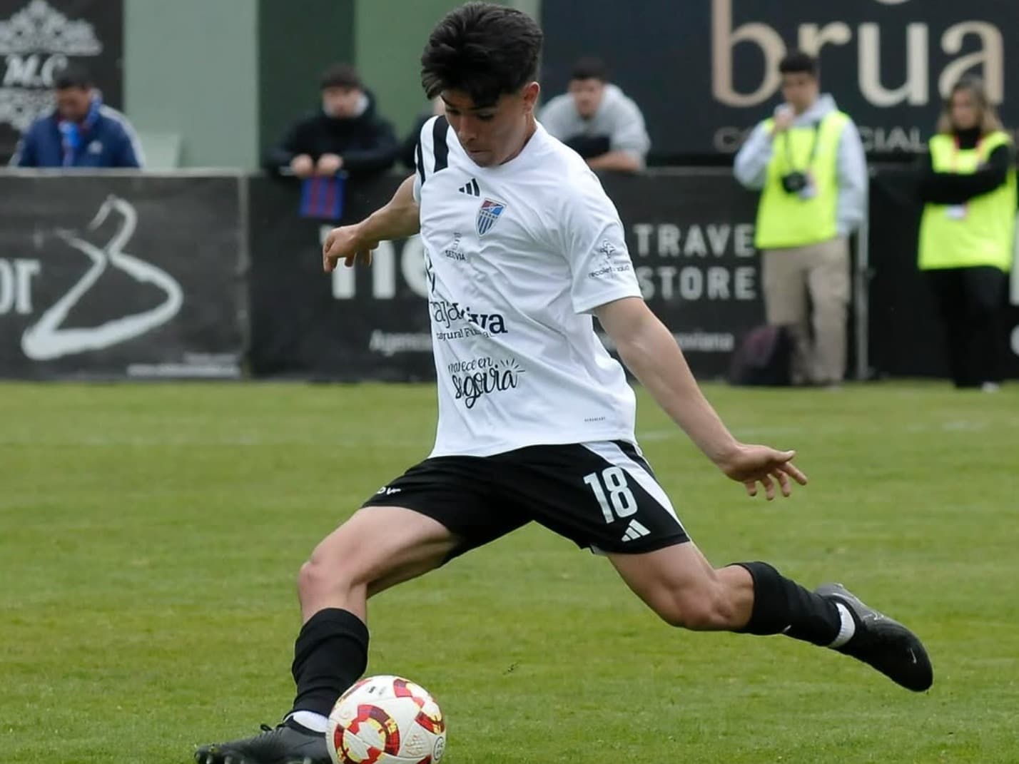 L’Atlètic Lleida fitxa a Marcel Céspedes i dona de baixa a Jorge Bengoechea
