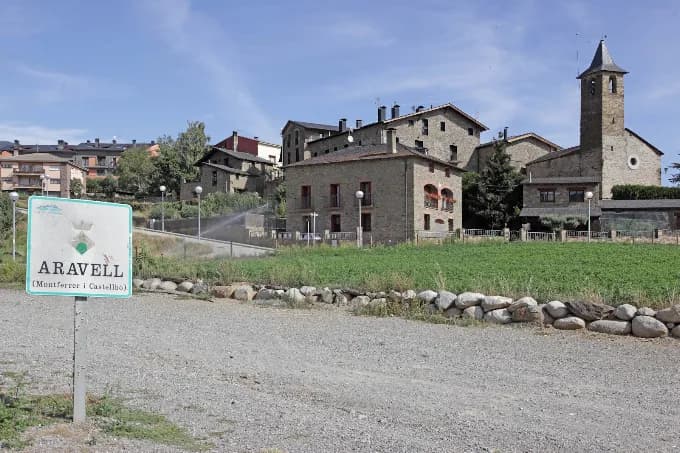 Els Mossos investiguen connexions irregulars a la xarxa d’aigua d’Aravell arran de la intoxicació de diversos veïns