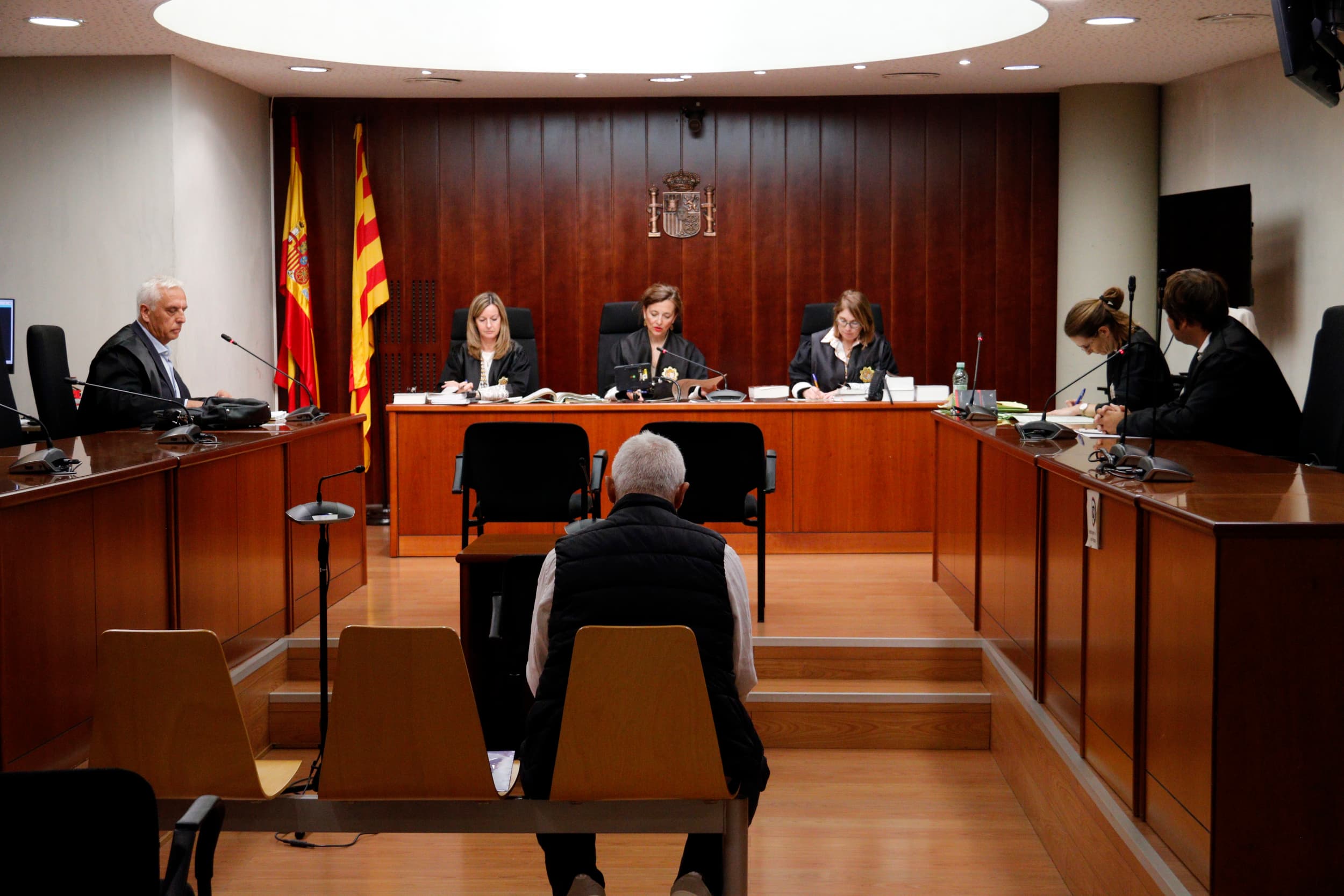 Absolt un home acusat d’abusar sexualment de la fillastra després que ella admeti al judici que s'ho va inventar