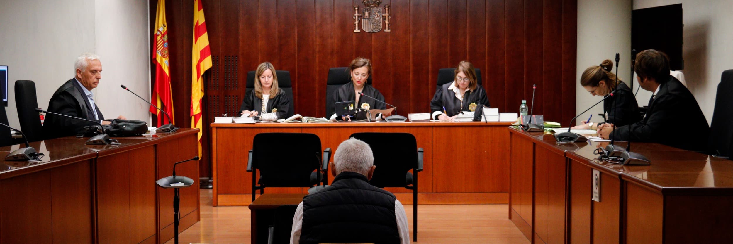 Absolt un home acusat d’abusar sexualment de la fillastra després que ella admeti al judici que s'ho va inventar