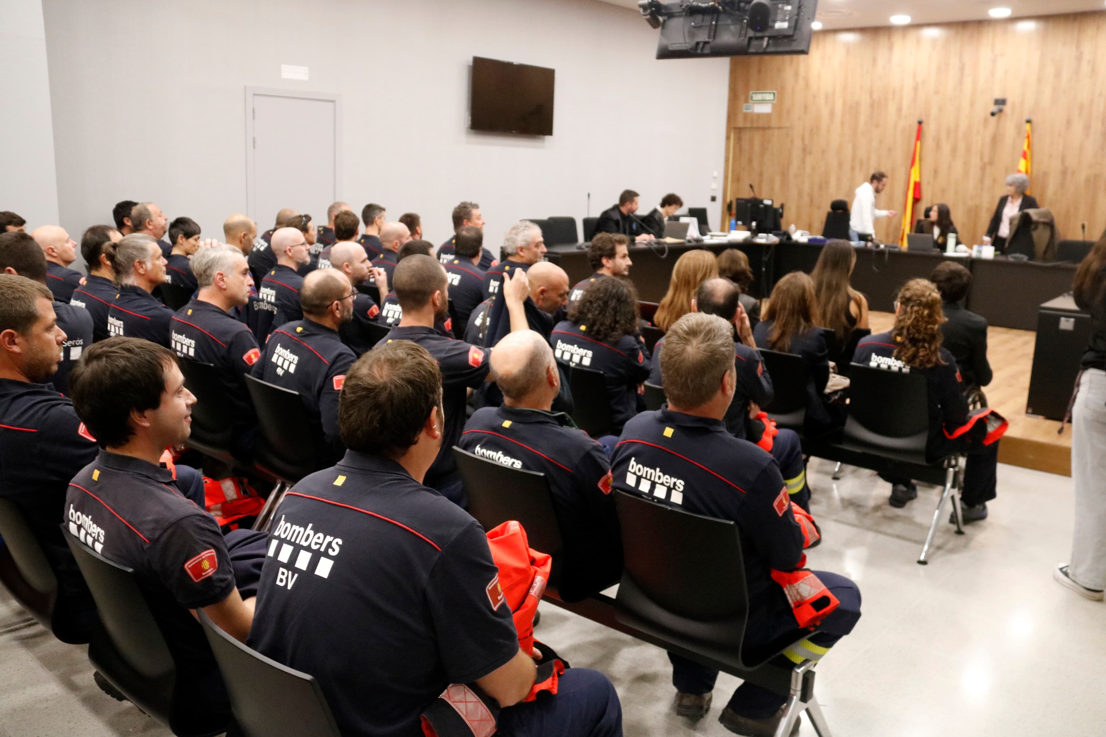 Suspès el judici dels bombers voluntaris de Lleida contra la Generalitat pel reconeixement i equiparació dels seus drets laborals