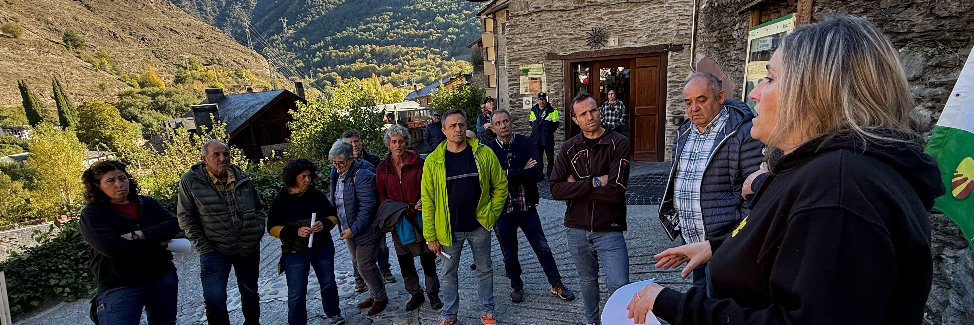 Els ramaders del Pallars Sobirà exigeixen al Govern que reconegui tots els atacs d'os al bestiar i que se'ls compensi adequadament