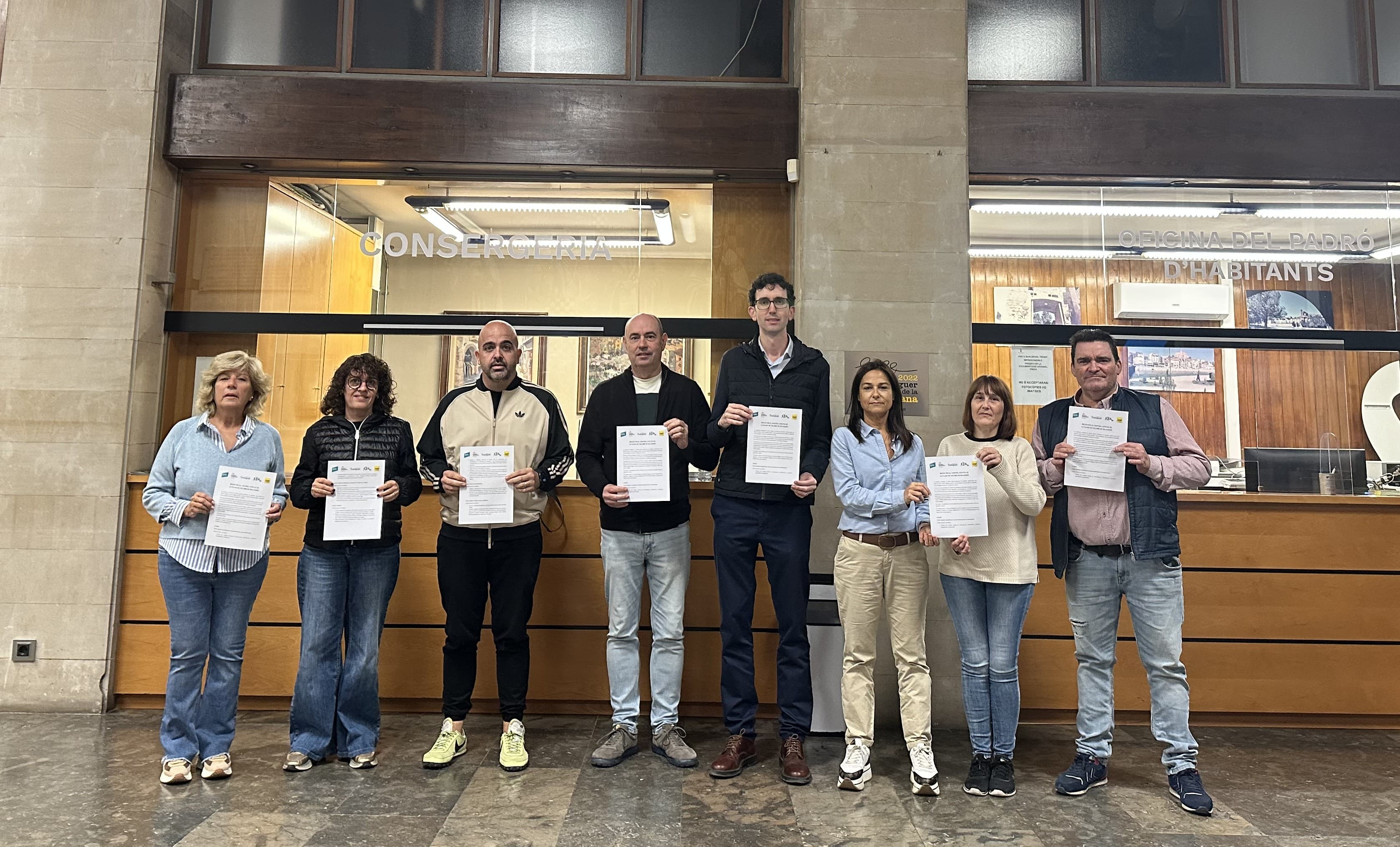 L’oposició de Balaguer s’uneix per reclamar mesures contra la plaga de coloms