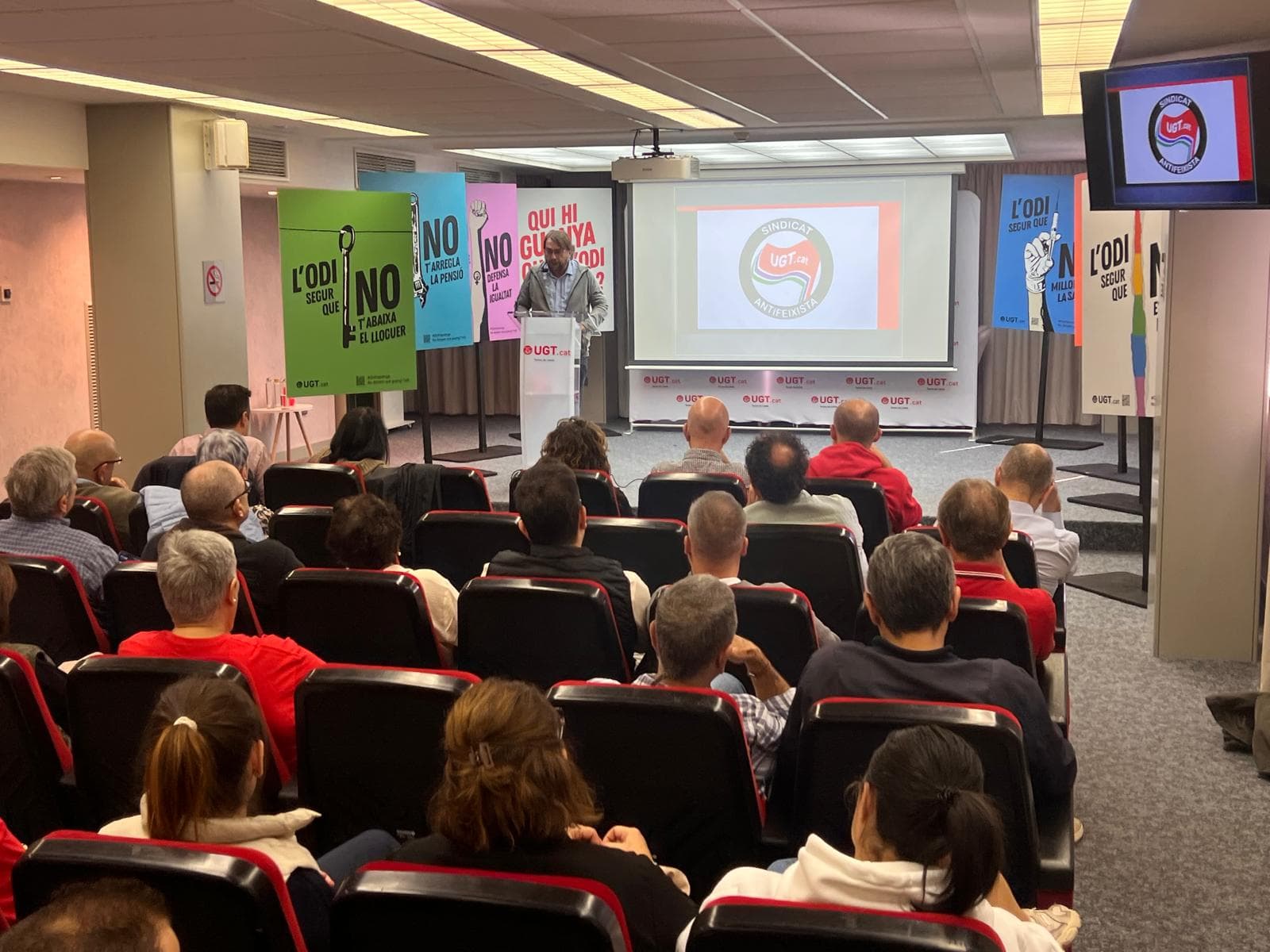 La UGT crida a "frenar els discursos d’odi" i alerta de les conseqüències "del vot de càstig a l’extrema dreta"