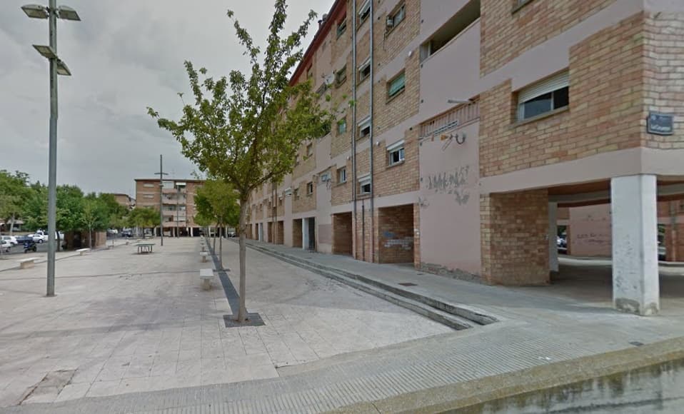 Els Bombers extingeixen un incendi en un bloc de Lleida que deixa dos ferits lleus