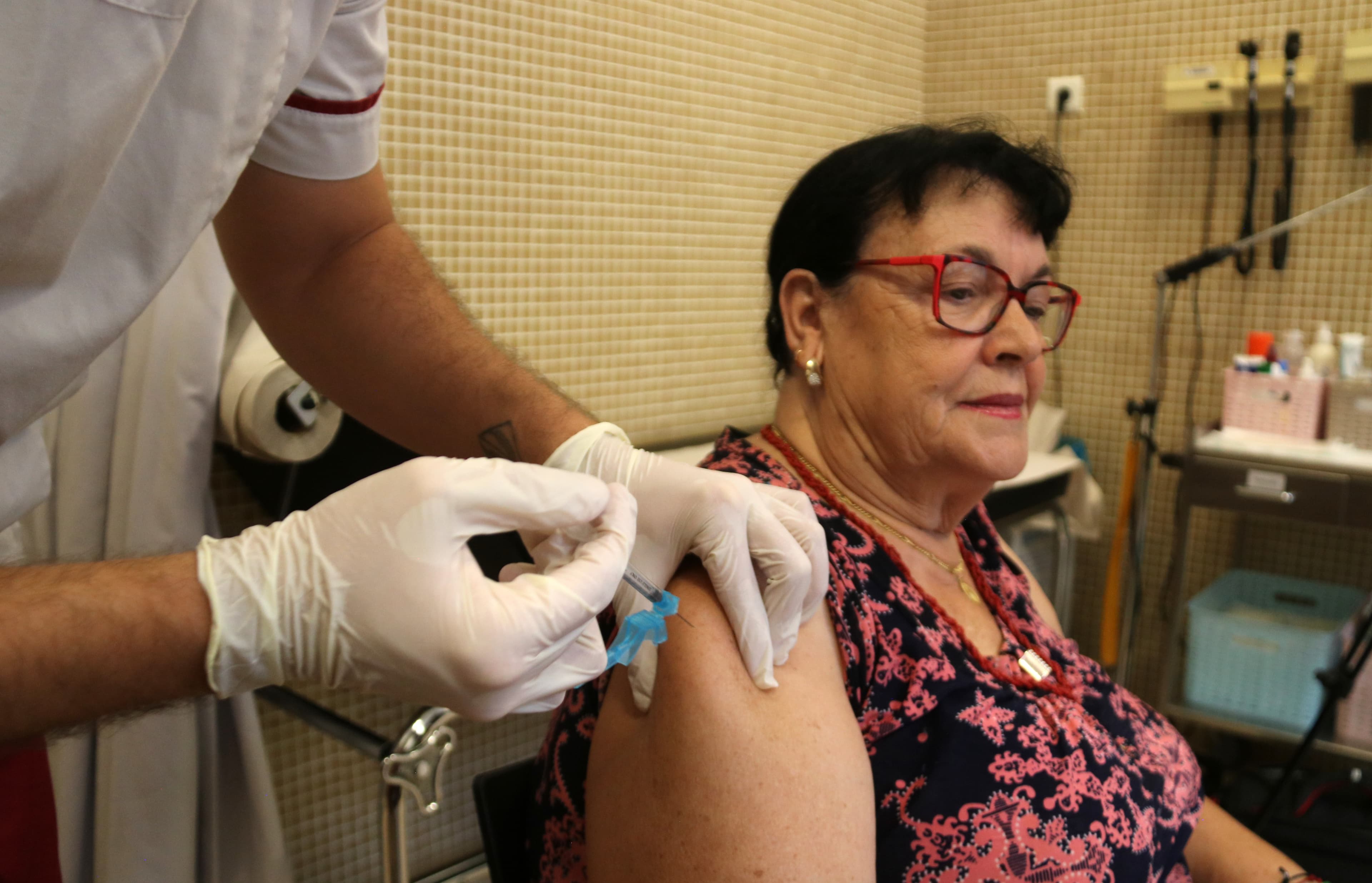 La grip es manté encara per sobre del nivell moderat de transmissió tres setmanes després d’arribar al pic