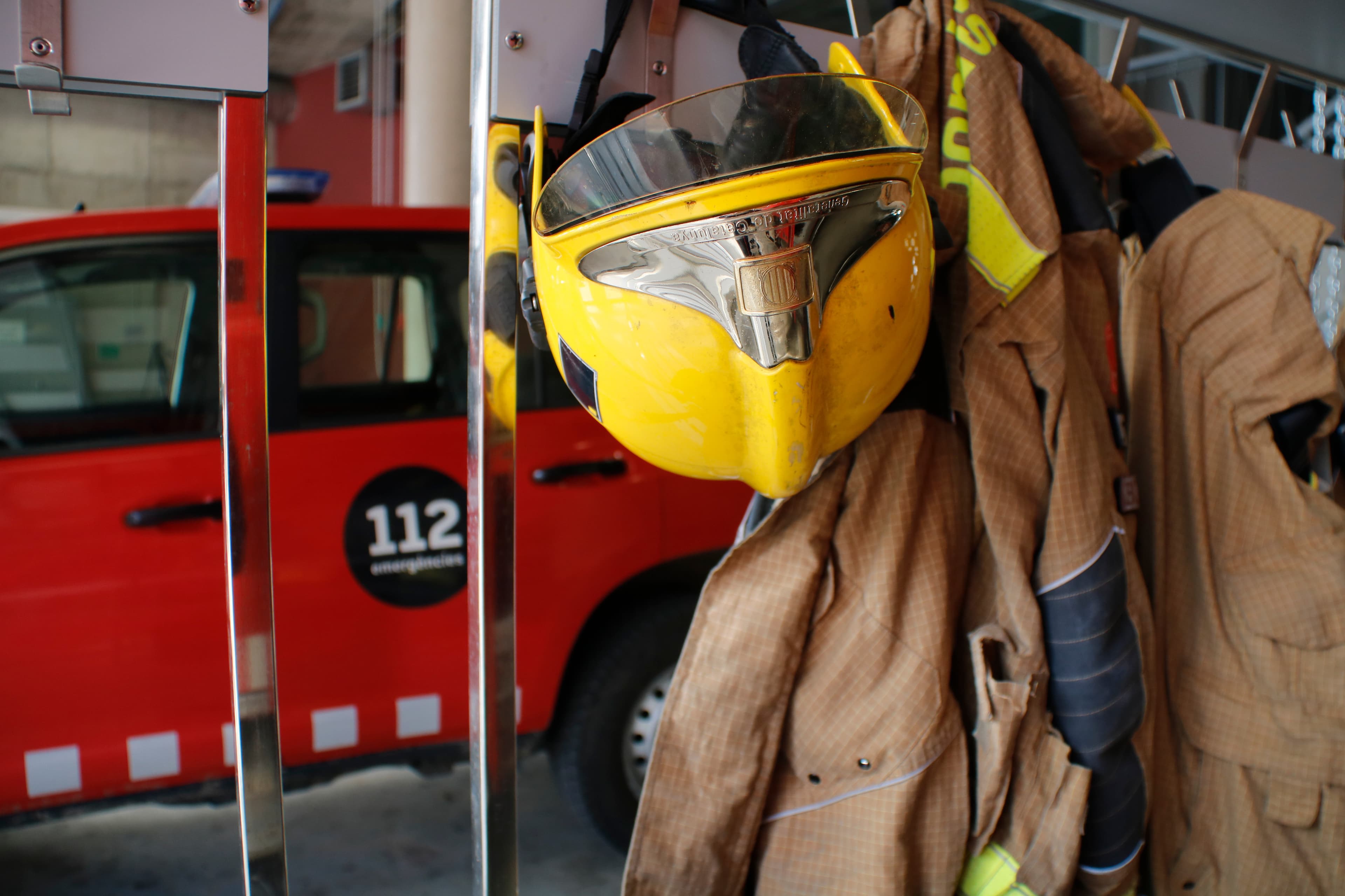 L'incendi d'un vehicle mobilitza dues dotacions de bombers al carrer Cronista Muntaner de Lleida