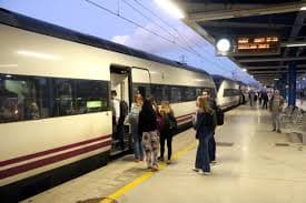Denuncien que la retallada de 400 places diàries de tren entre Lleida i Barcelona "aboca a l’ús del vehicle privat"