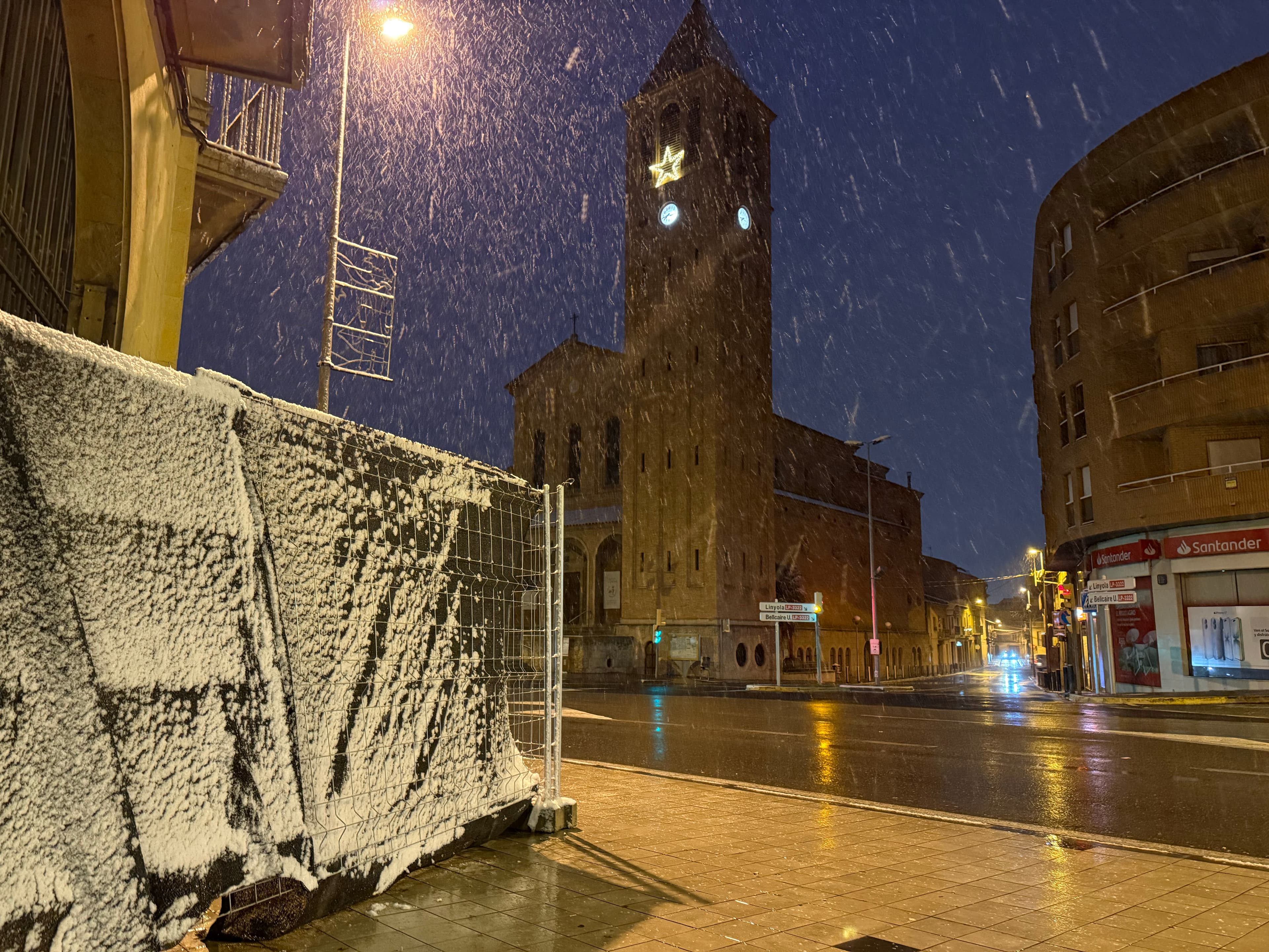 La neu tenyeix de blanc el paisatge de la demarcació de Lleida